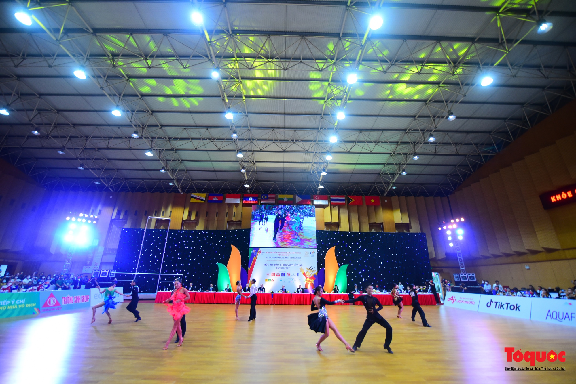 SEA Games 31: Dance Sport Việt Nam liên tục &quot;gặt vàng' trong ngày ra quân - Ảnh 1.