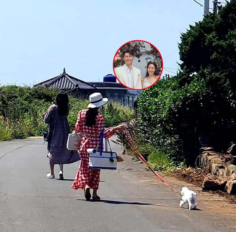 Hình ảnh Son Ye Jin trong chuyến du lịch Jeju với Hyun Bin được &quot;team qua đường&quot; hé lộ - Ảnh 2.