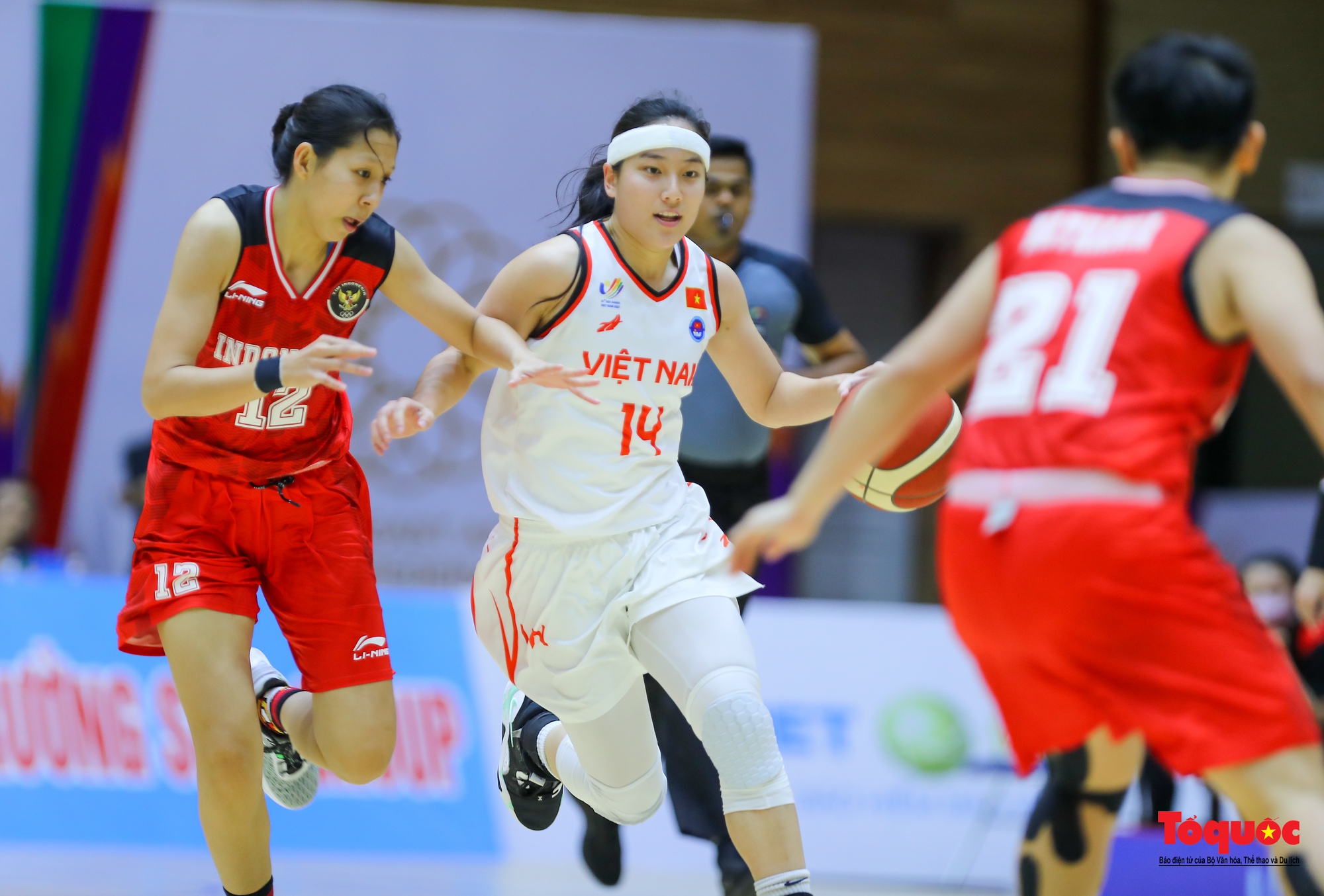 Thảo Vy tỏa sáng, tuyển bóng rổ nữ 5x5 Việt Nam vẫn ngậm ngùi nhận thất bại đầu tiên tại SEA Games 31 - Ảnh 7.
