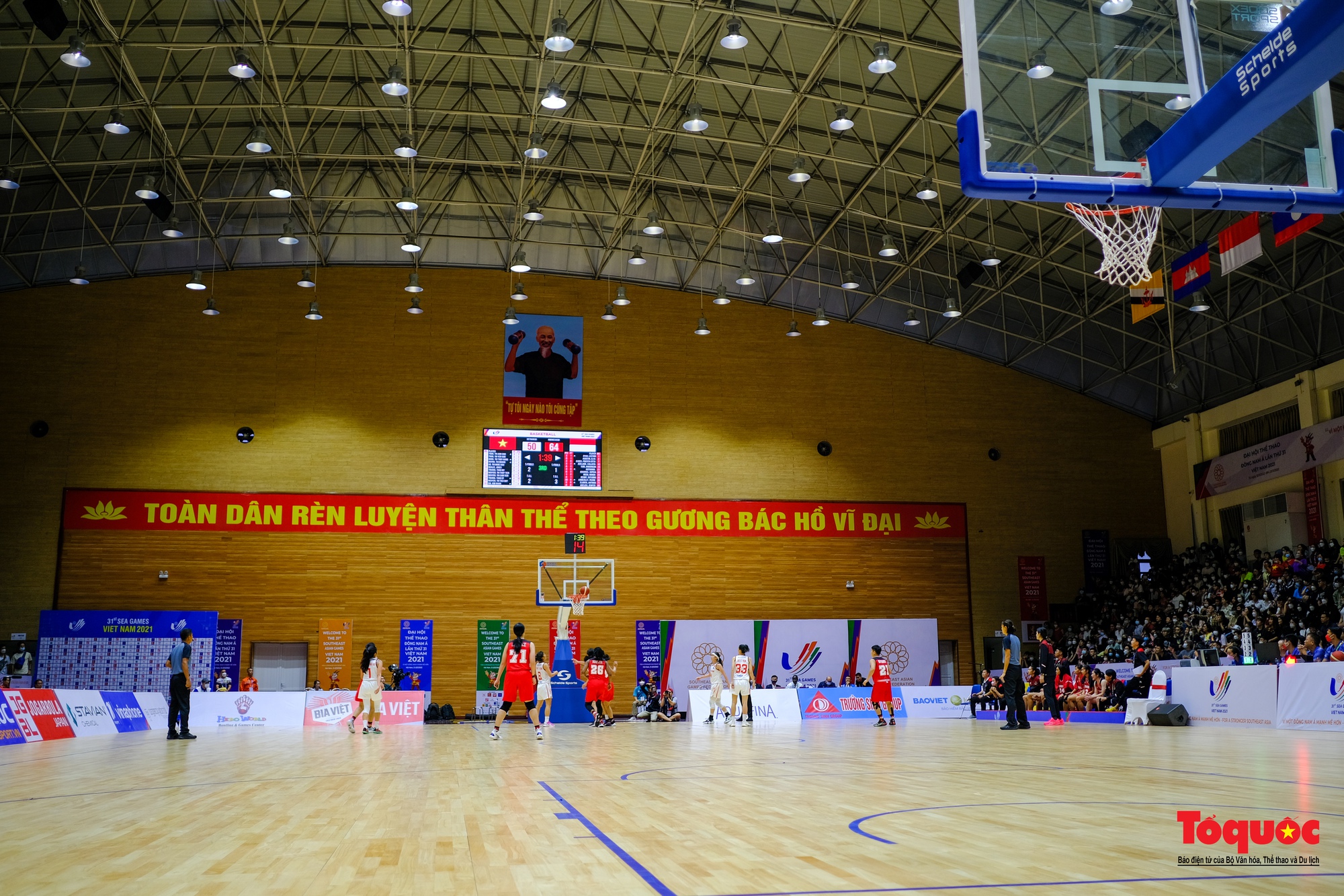 Thảo Vy tỏa sáng, tuyển bóng rổ nữ 5x5 Việt Nam vẫn ngậm ngùi nhận thất bại đầu tiên tại SEA Games 31 - Ảnh 18.