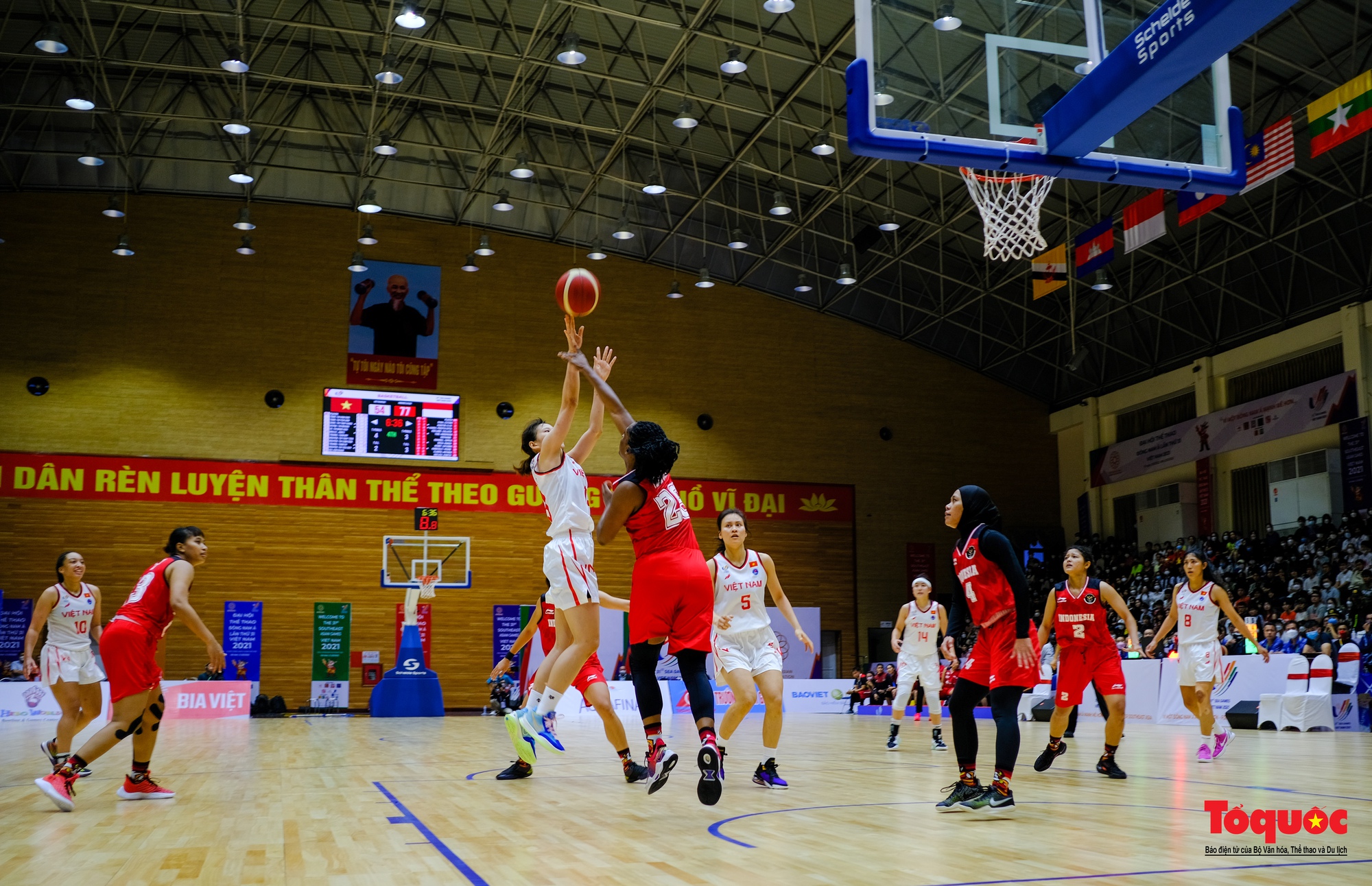 Thảo Vy tỏa sáng, tuyển bóng rổ nữ 5x5 Việt Nam vẫn ngậm ngùi nhận thất bại đầu tiên tại SEA Games 31 - Ảnh 2.