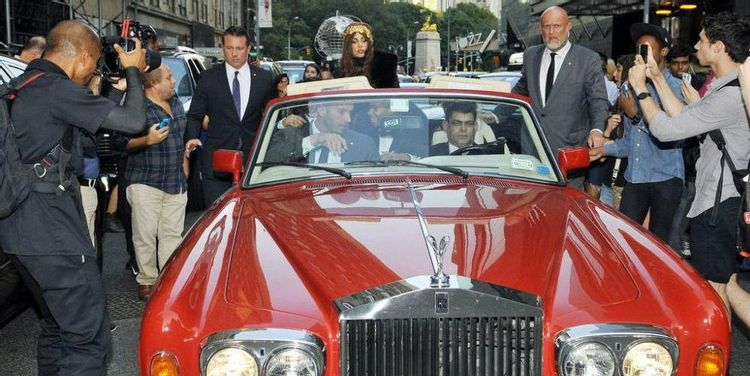 Sở thích tậu xế hộp cổ của doanh nhân Lady Gaga: Bộ sưu tập xe sang trị giá 41 tỷ đồng, gu thẩm mỹ độc đáo không kém đại gia - Ảnh 12.