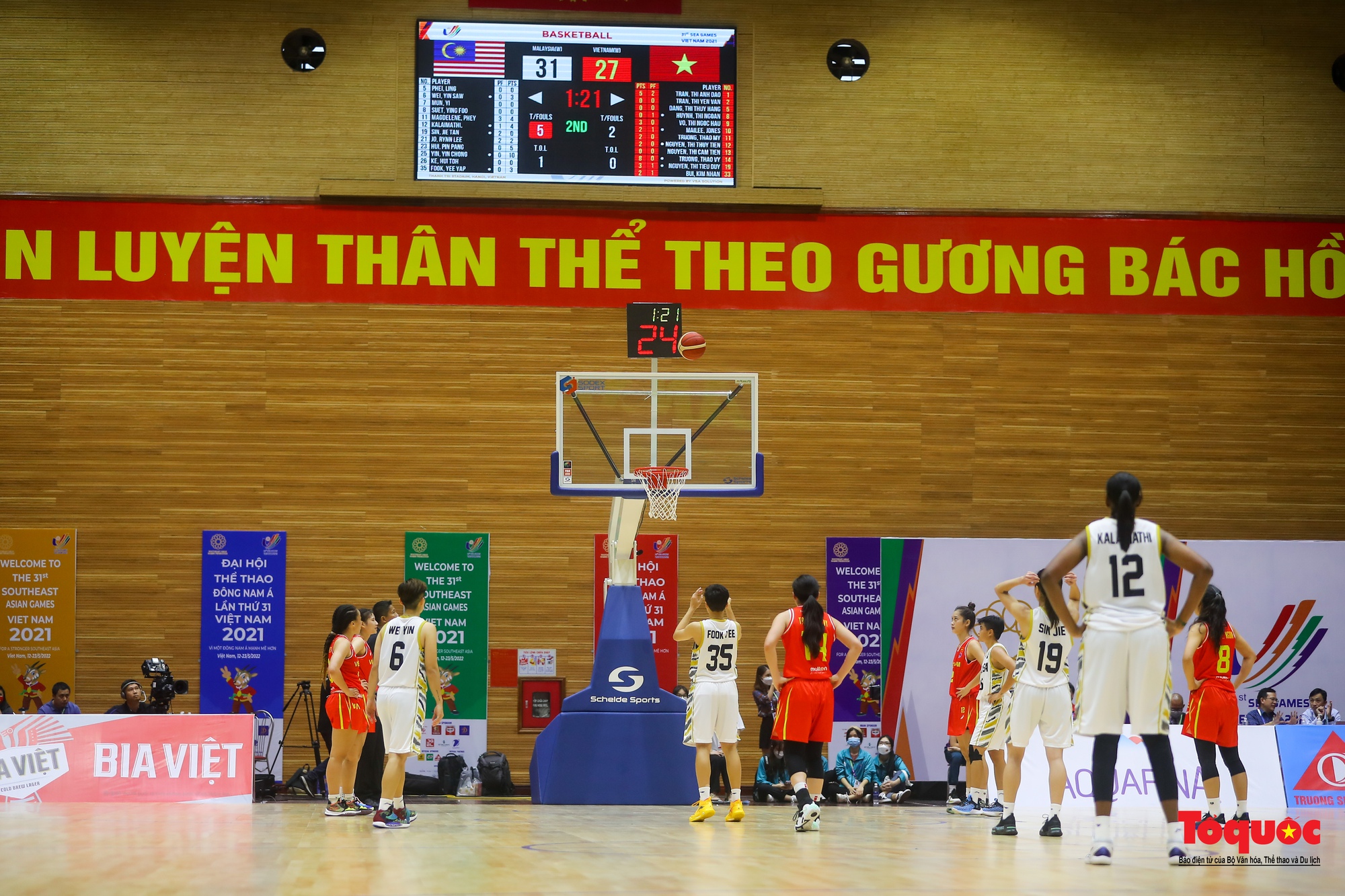 SEA Games31: Chật kín khán giả cổ vũ cho đội tuyển nữ bóng rổ Việt Nam lội ngược dòng trước Malaysia - Ảnh 17.