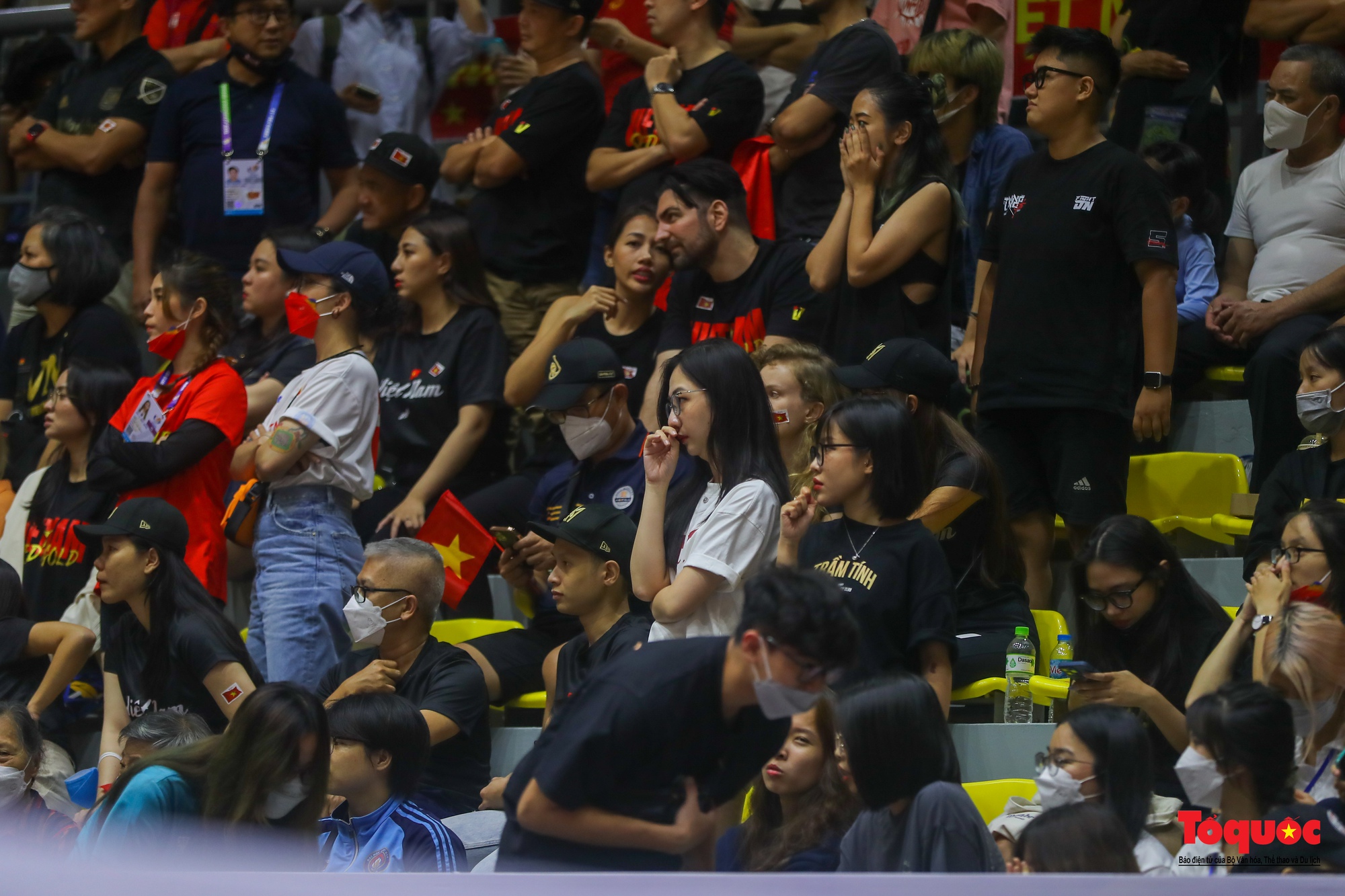 SEA Games31: Chật kín khán giả cổ vũ cho đội tuyển nữ bóng rổ Việt Nam lội ngược dòng trước Malaysia - Ảnh 21.