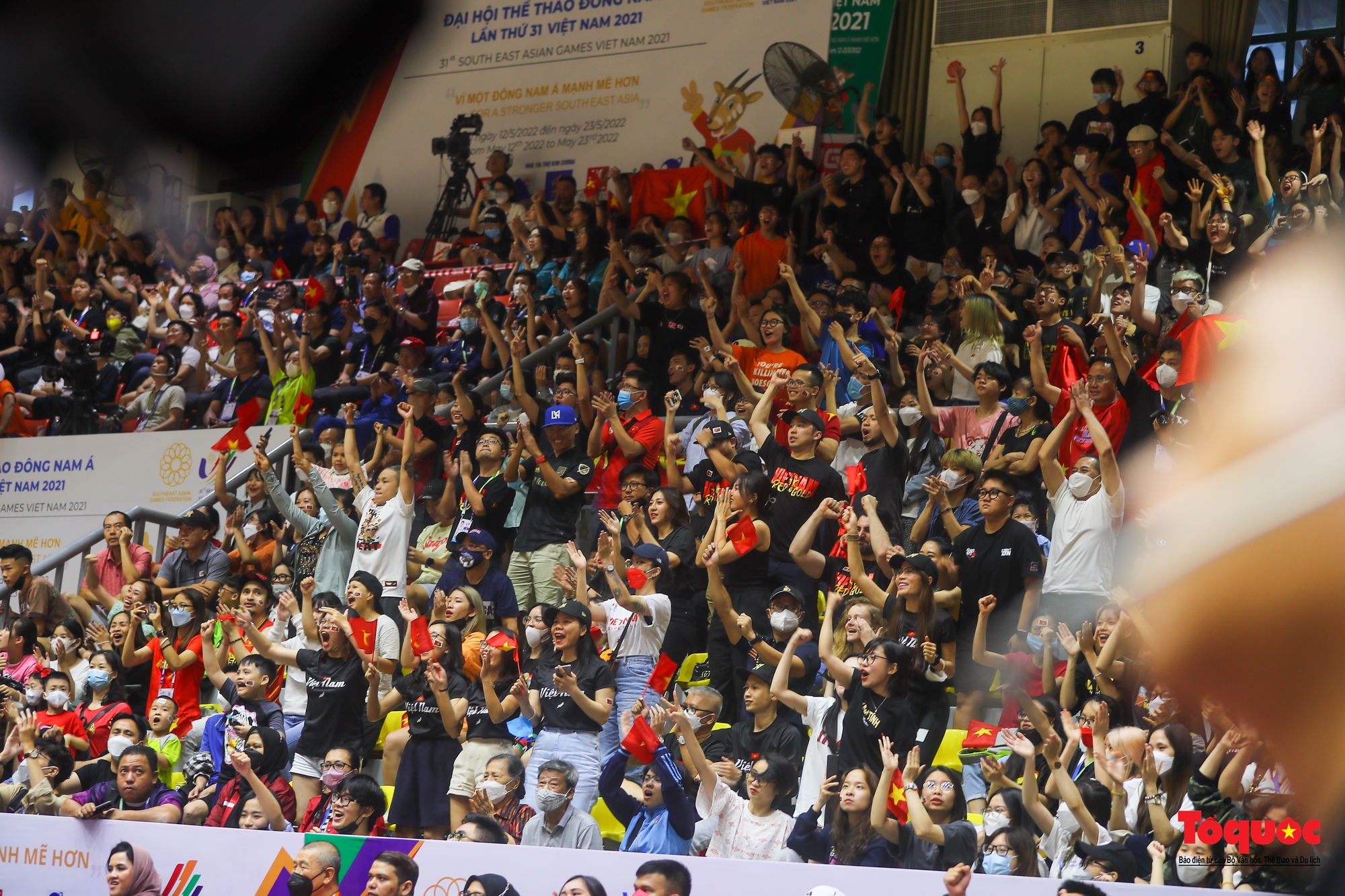 SEA Games31: Chật kín khán giả cổ vũ cho đội tuyển nữ bóng rổ Việt Nam lội ngược dòng trước Malaysia - Ảnh 24.