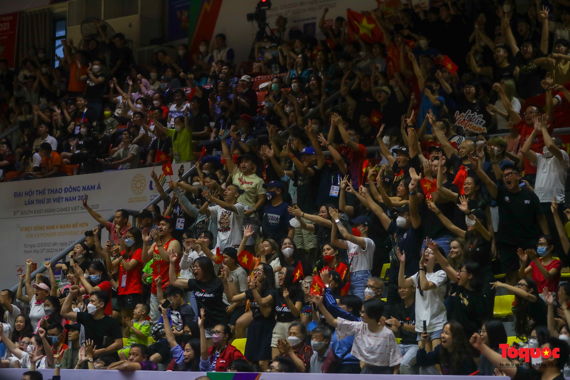 SEA Games31: Chật kín khán giả cổ vũ cho đội tuyển nữ bóng rổ Việt Nam lội ngược dòng trước Malaysia - Ảnh 9.