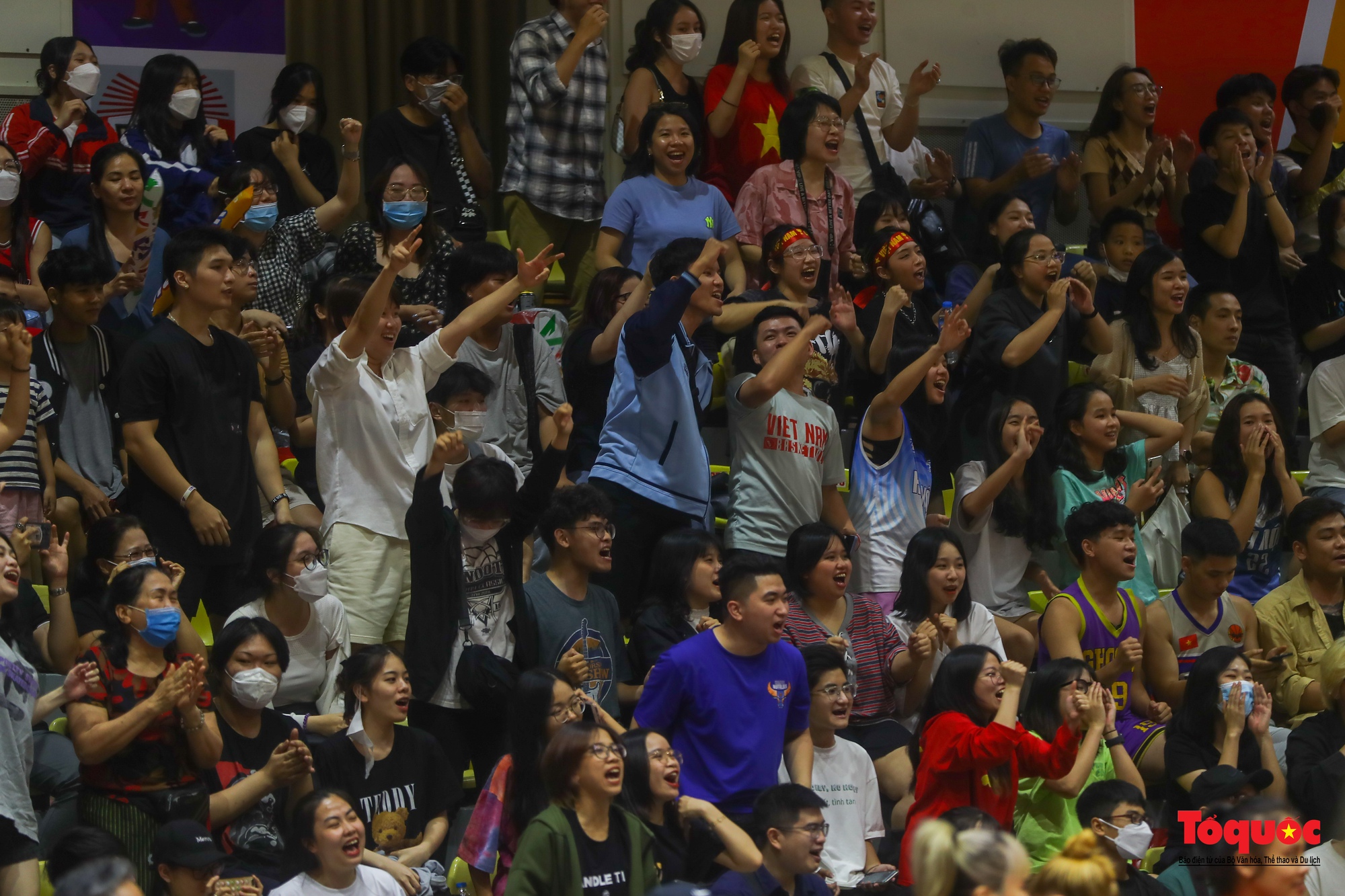 SEA Games31: Chật kín khán giả cổ vũ cho đội tuyển nữ bóng rổ Việt Nam lội ngược dòng trước Malaysia - Ảnh 14.