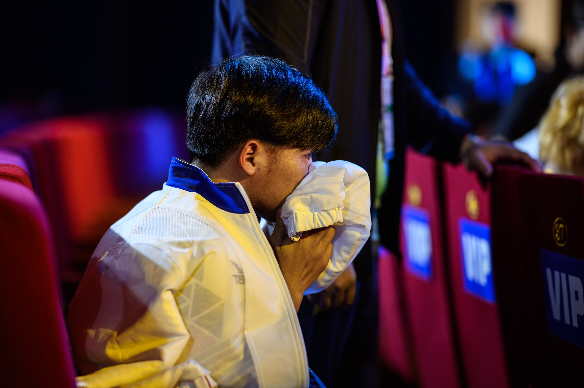 Tuyển thủ quốc tế khóc nức nở trên sân khấu Liên Quân tại SEA Games 31 - Ảnh 4.