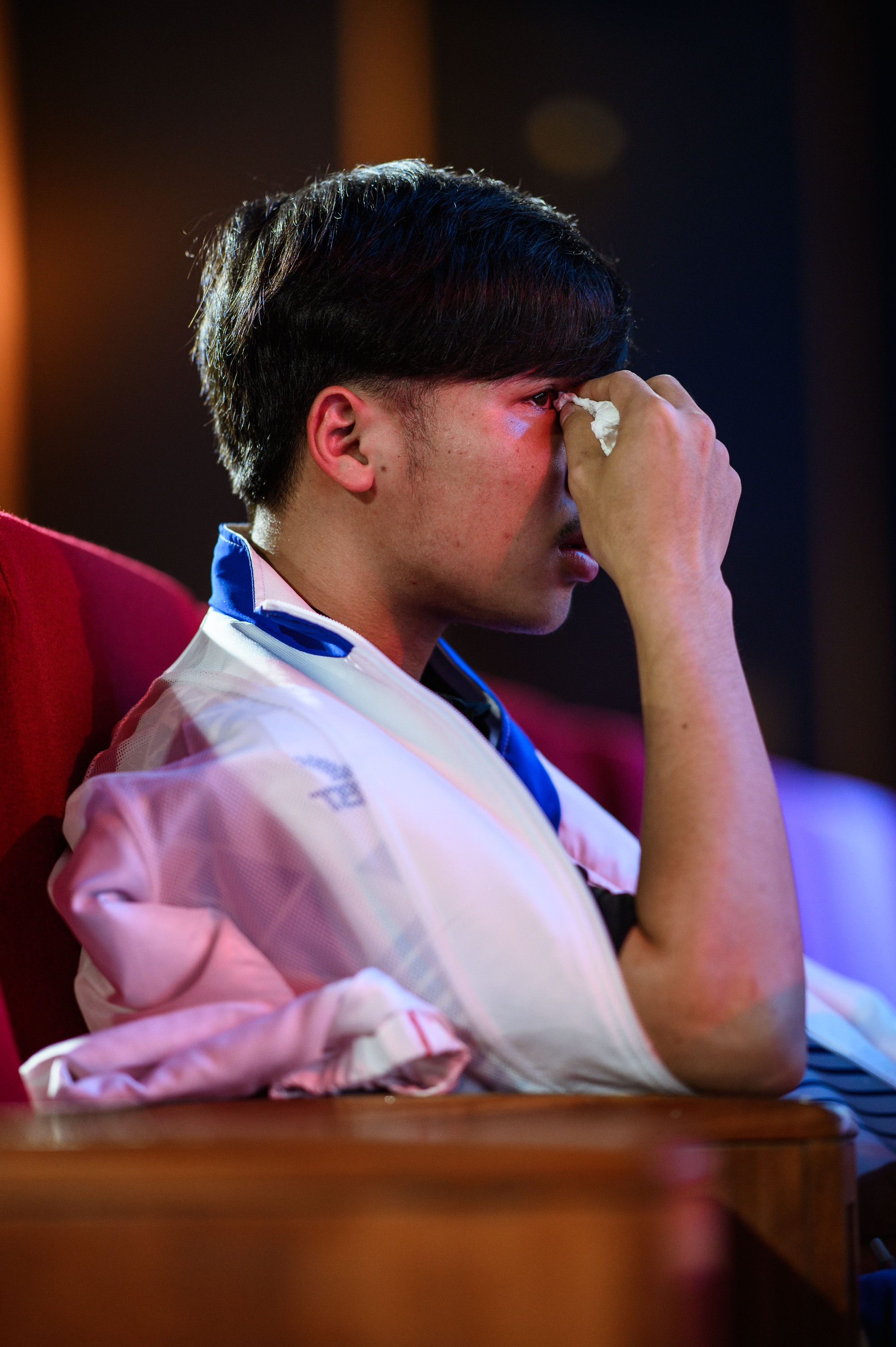 Tuyển thủ quốc tế khóc nức nở trên sân khấu Liên Quân tại SEA Games 31 - Ảnh 5.