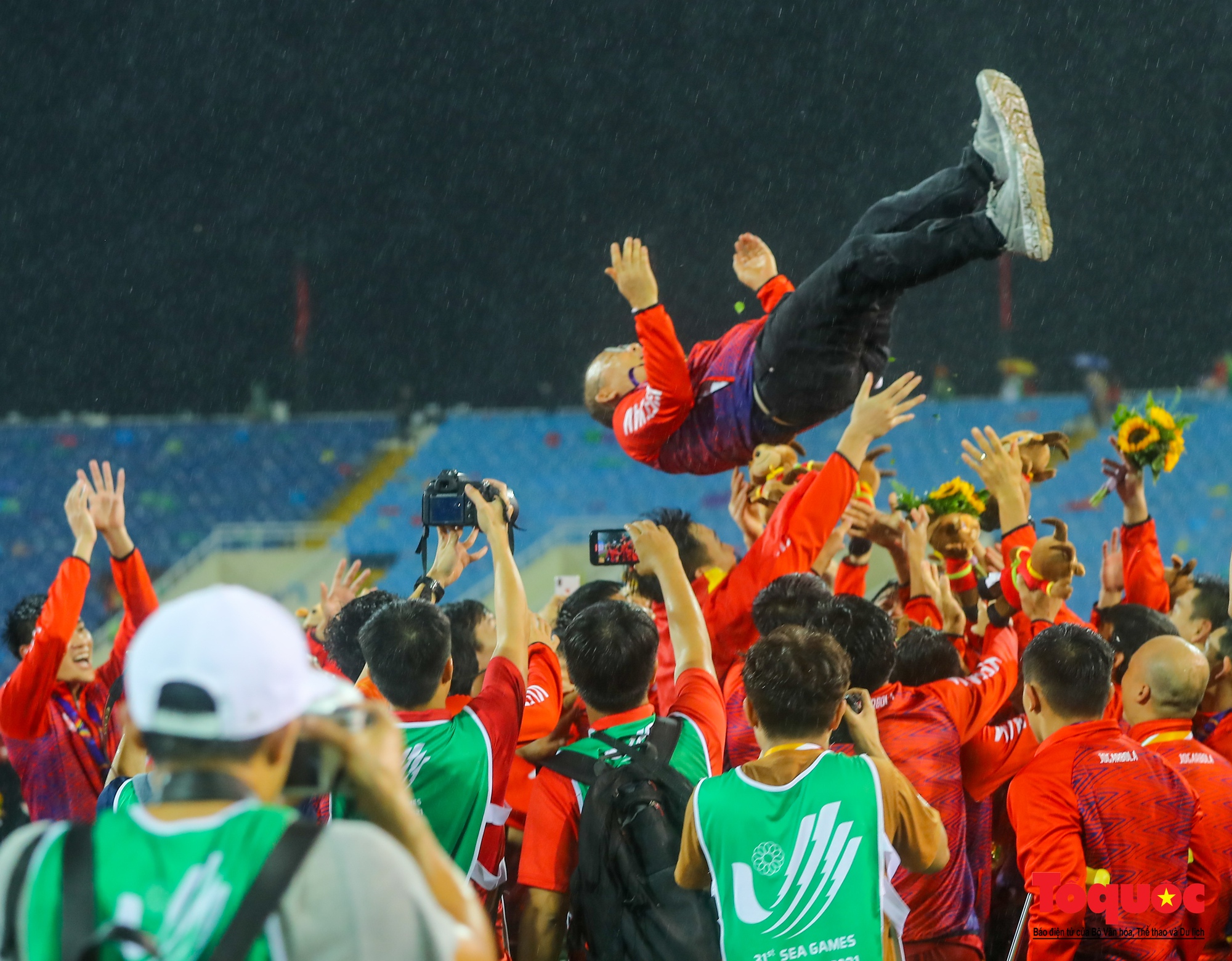 Chùm ảnh: Nhìn lại khoảng khắc đẹp của trận chung kết bóng đá Nam SEA Games 31 - Ảnh 30.