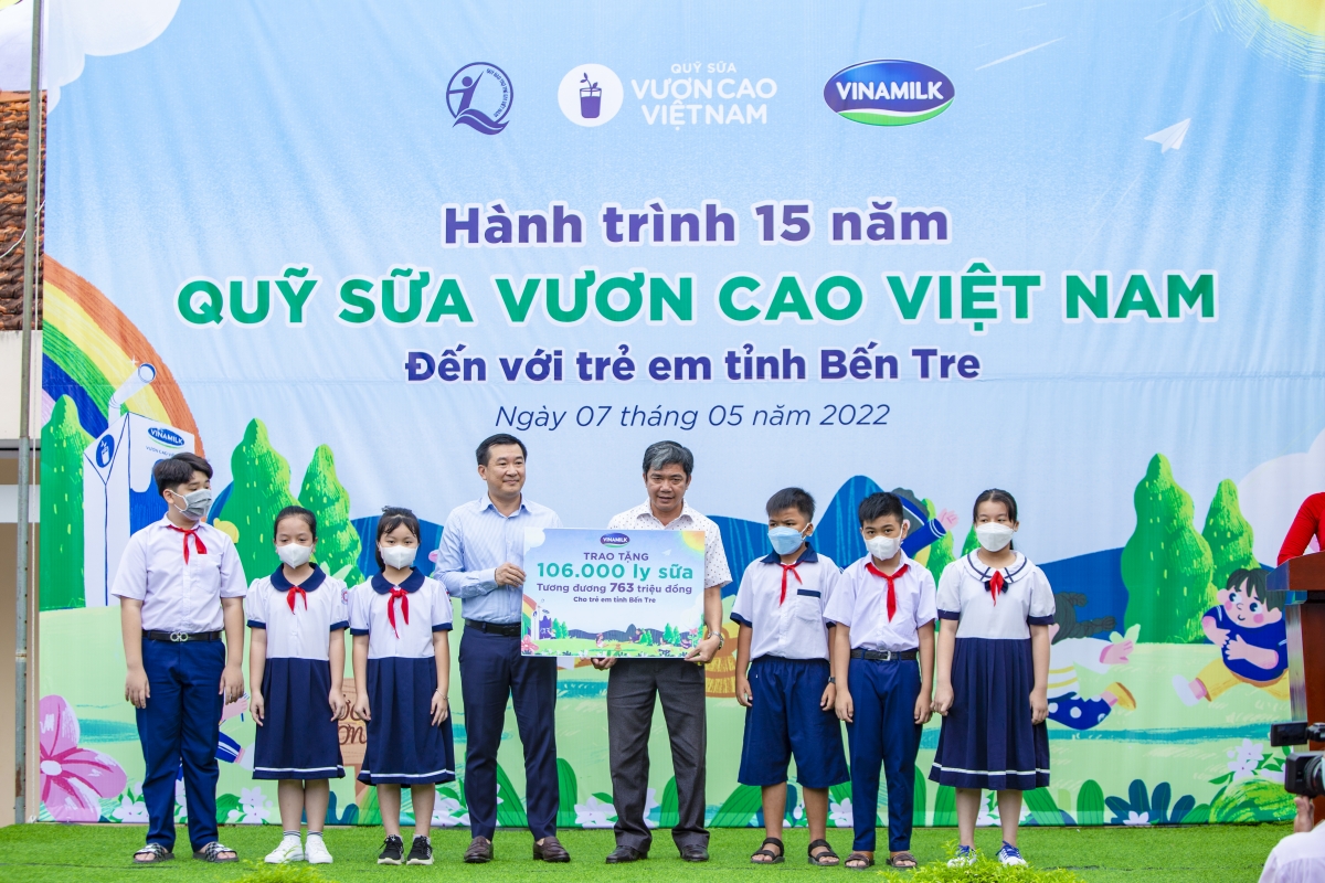 Vinamilk khởi động hành trình năm thứ 15 của Quỹ sữa vươn cao Việt Nam - Ảnh 1.