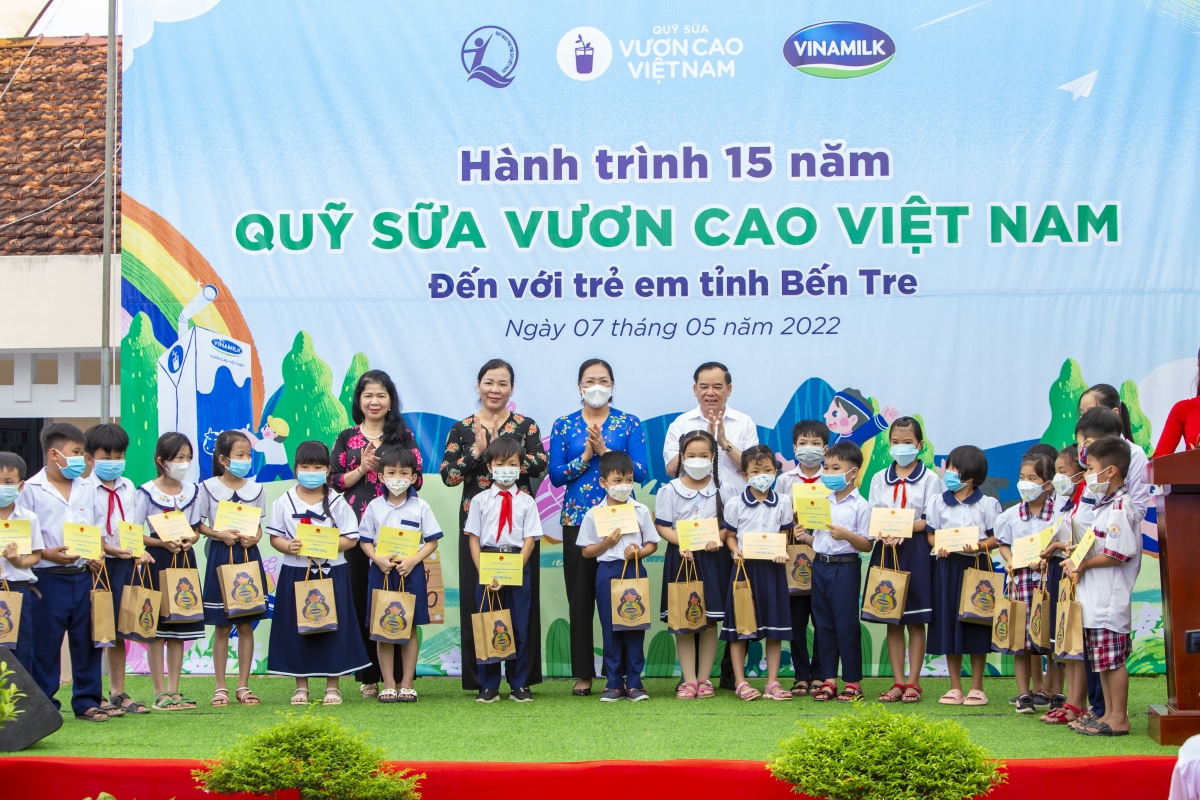 Vinamilk khởi động hành trình năm thứ 15 của Quỹ sữa vươn cao Việt Nam - Ảnh 2.
