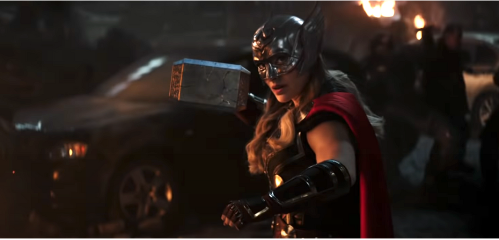 Thor: Love And Thunder tung trailer hé lộ chuyến phiêu lưu mới của Thần Sấm và cô bạn gái - Ảnh 2.