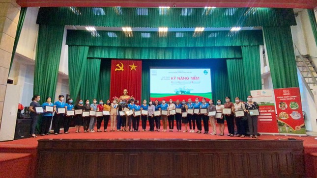 Gần 2.000 hội viên hội phụ nữ tham gia Hội thảo bồi dưỡng kỹ năng mềm do Hội Liên hiệp Phụ nữ Việt Nam và Nestlé Việt Nam tổ chức - Ảnh 1.