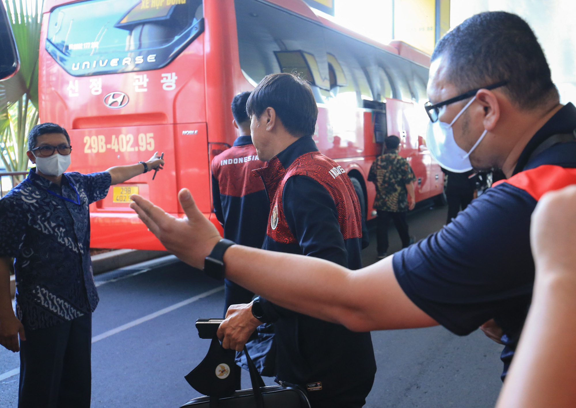 HLV Shin Tae-yong từ chối đi xe riêng, U23 Indonesia vắng hai ngôi sao  - Ảnh 5.