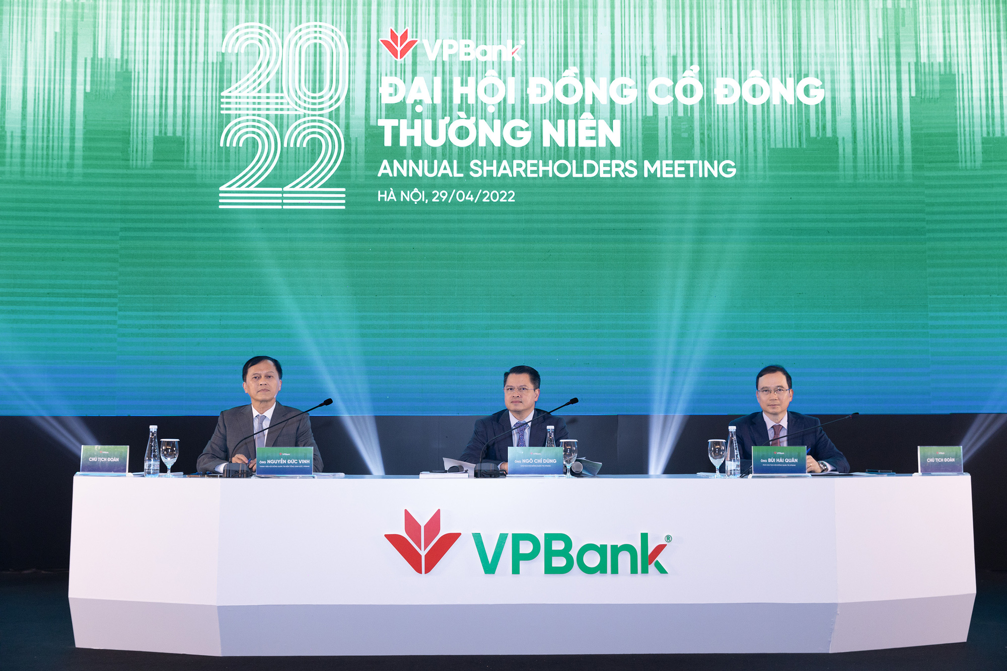 Tỷ lệ bao phủ nợ xấu thấp hơn một số Ngân hàng, Vpbank khẳng định đã trích lập dự phòng rất lớn và tuân thủ đúng quy định. - Ảnh 1.