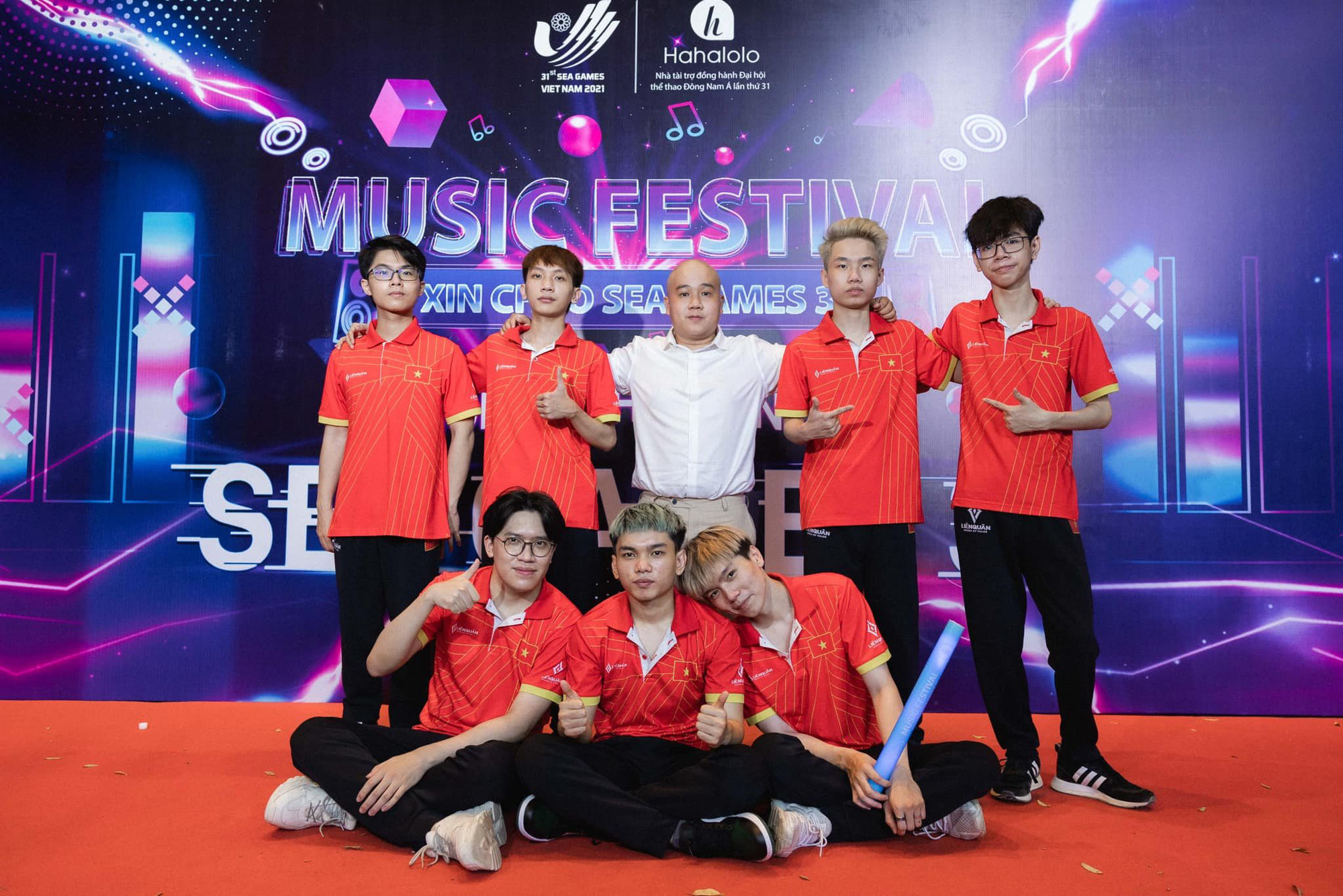 SGP.Red: Nỗ lực không ngừng nghỉ từ con số 0 và cơ hội giành huy chương Vàng SEA Games - Ảnh 4. SGP.Red: Nỗ lực không ngừng nghỉ từ con số 0 và cơ hội giành huy chương Vàng SEA Games - Ảnh 4.