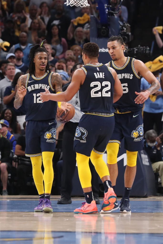 Quái kiệt Ja Morant bùng nổ đưa Memphis Grizzlies trở về từ cõi chết - Ảnh 2.