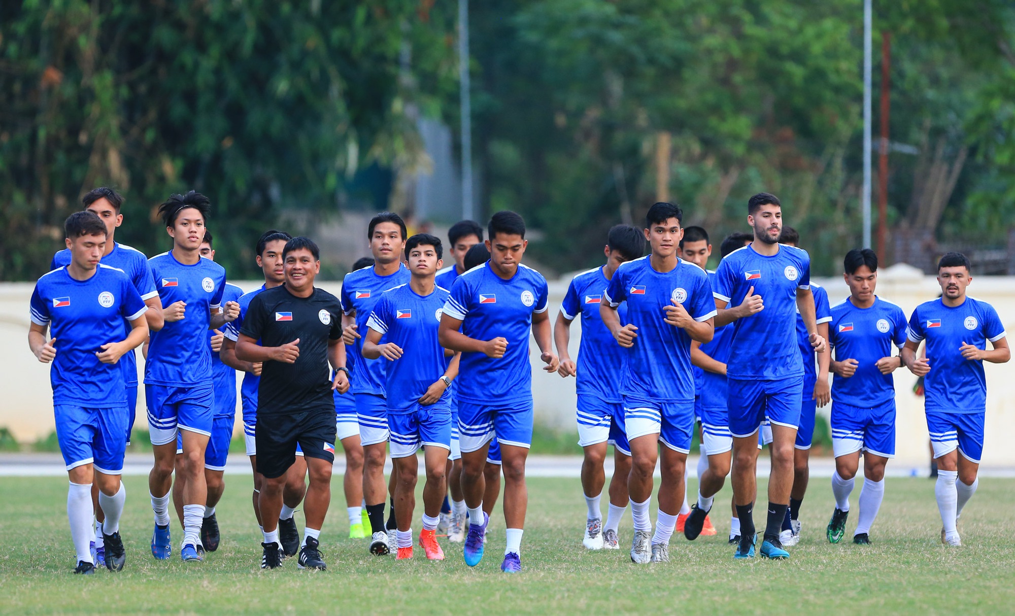 Đội trưởng U23 Philippines bị đau trước trận gặp U23 Việt Nam - Ảnh 1.