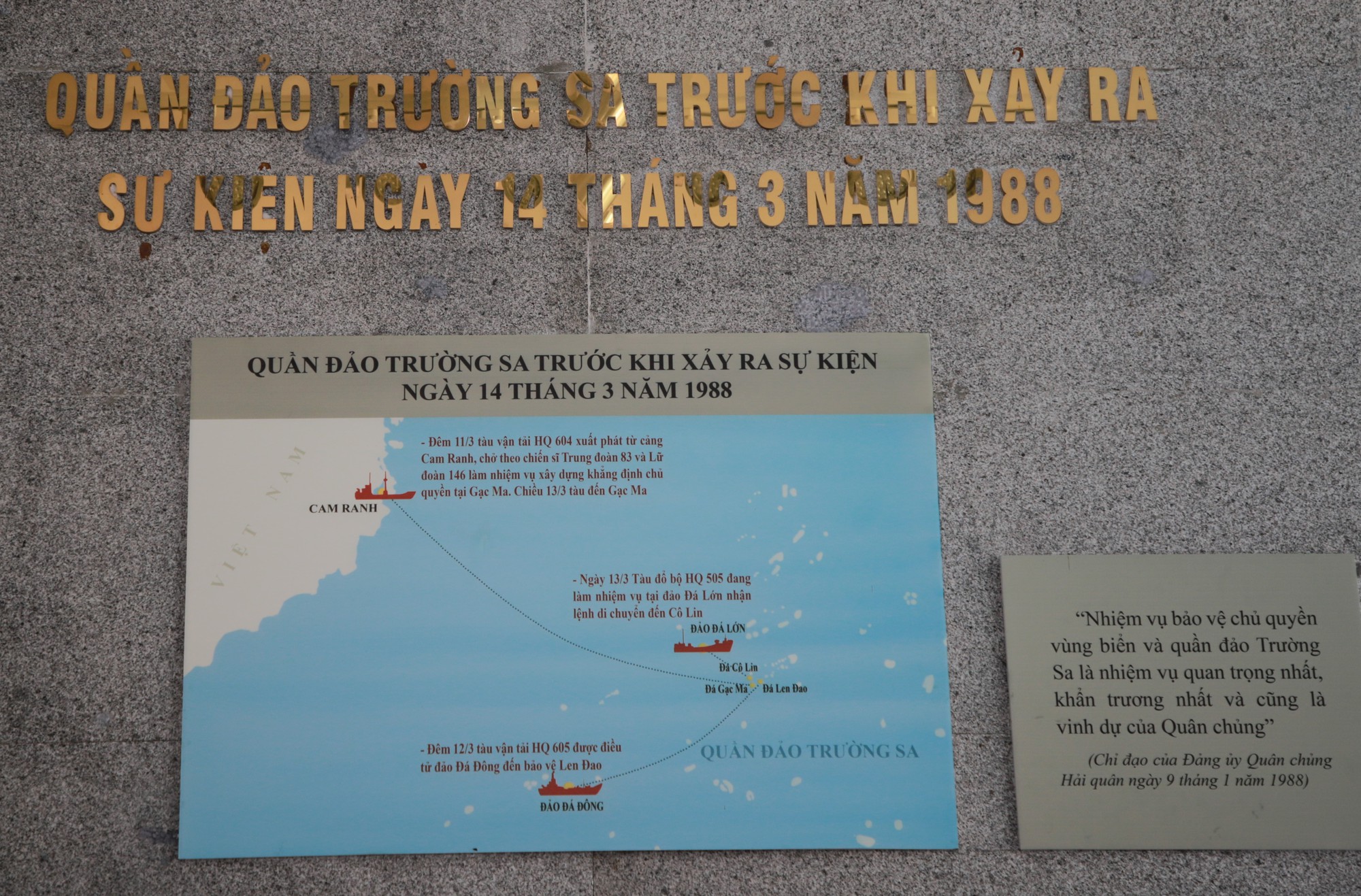 Đoàn công tác số 7 đi thăm Quần đảo Trường Sa, nhà dàn DK1 dâng hương, hoa tại Đài tưởng niệm các chiến sĩ Gạc Ma - Ảnh 9.