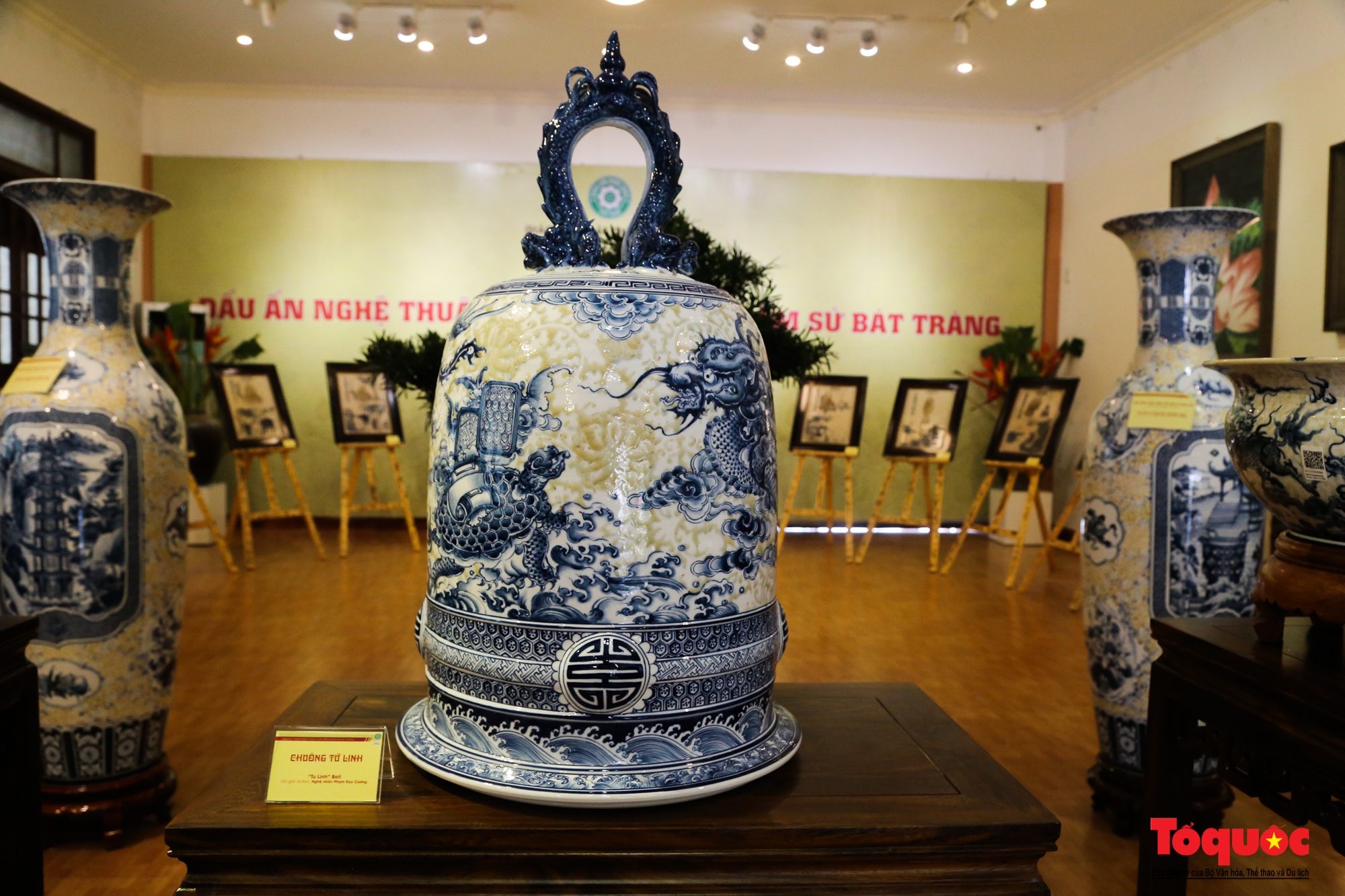 Chiêm ngưỡng dấu ấn nghệ thuật Phật giáo trên gốm sứ Bát Tràng - Ảnh 7.