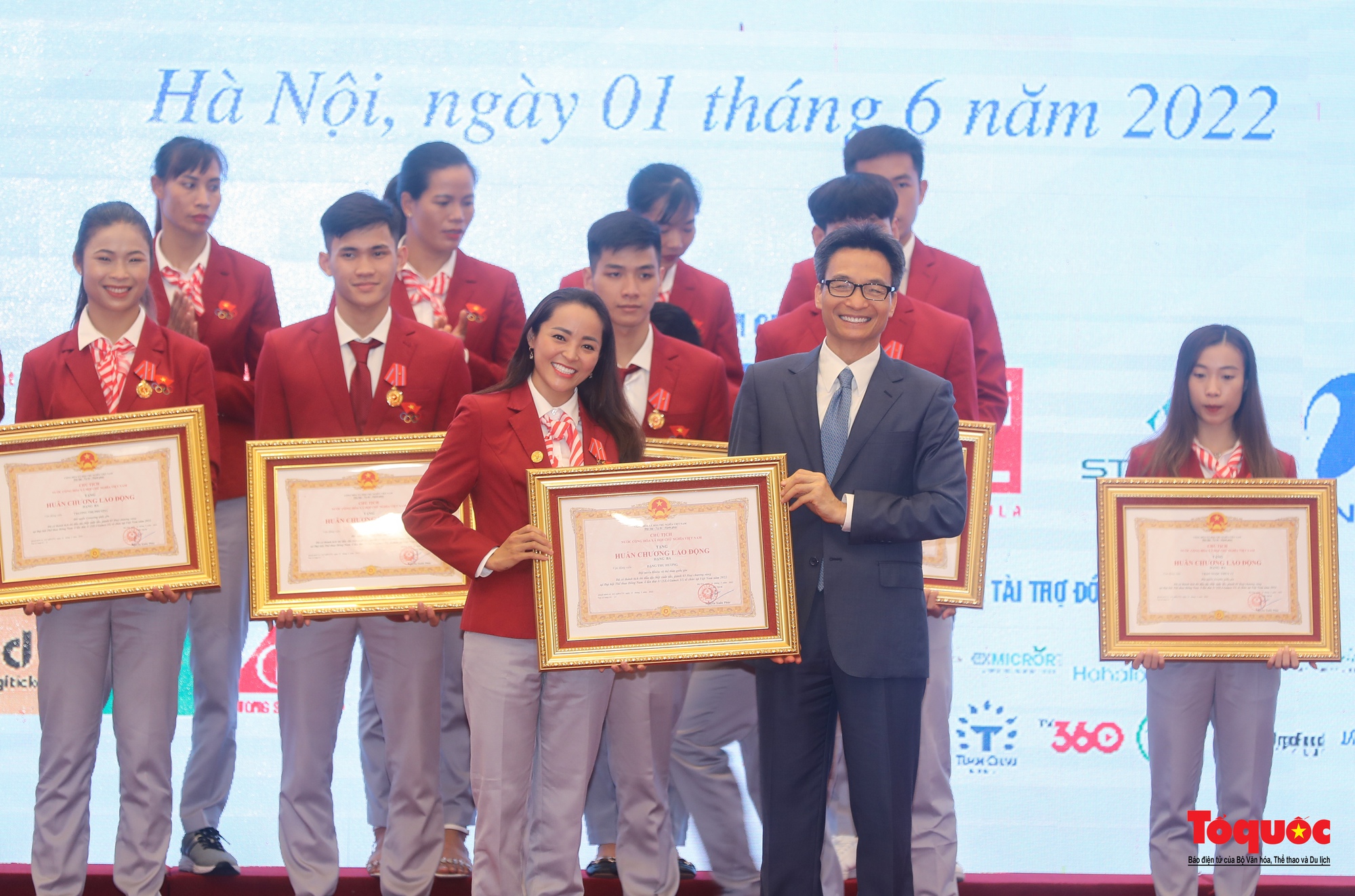 Chùm ảnh: Lễ Tổng kết, khen thưởng Đoàn Thể thao Việt Nam tham dự SEA Games 31 - Ảnh 15. Chùm ảnh: Lễ Tổng kết, khen thưởng Đoàn Thể thao Việt Nam tham dự SEA Games 31 - Ảnh 15.