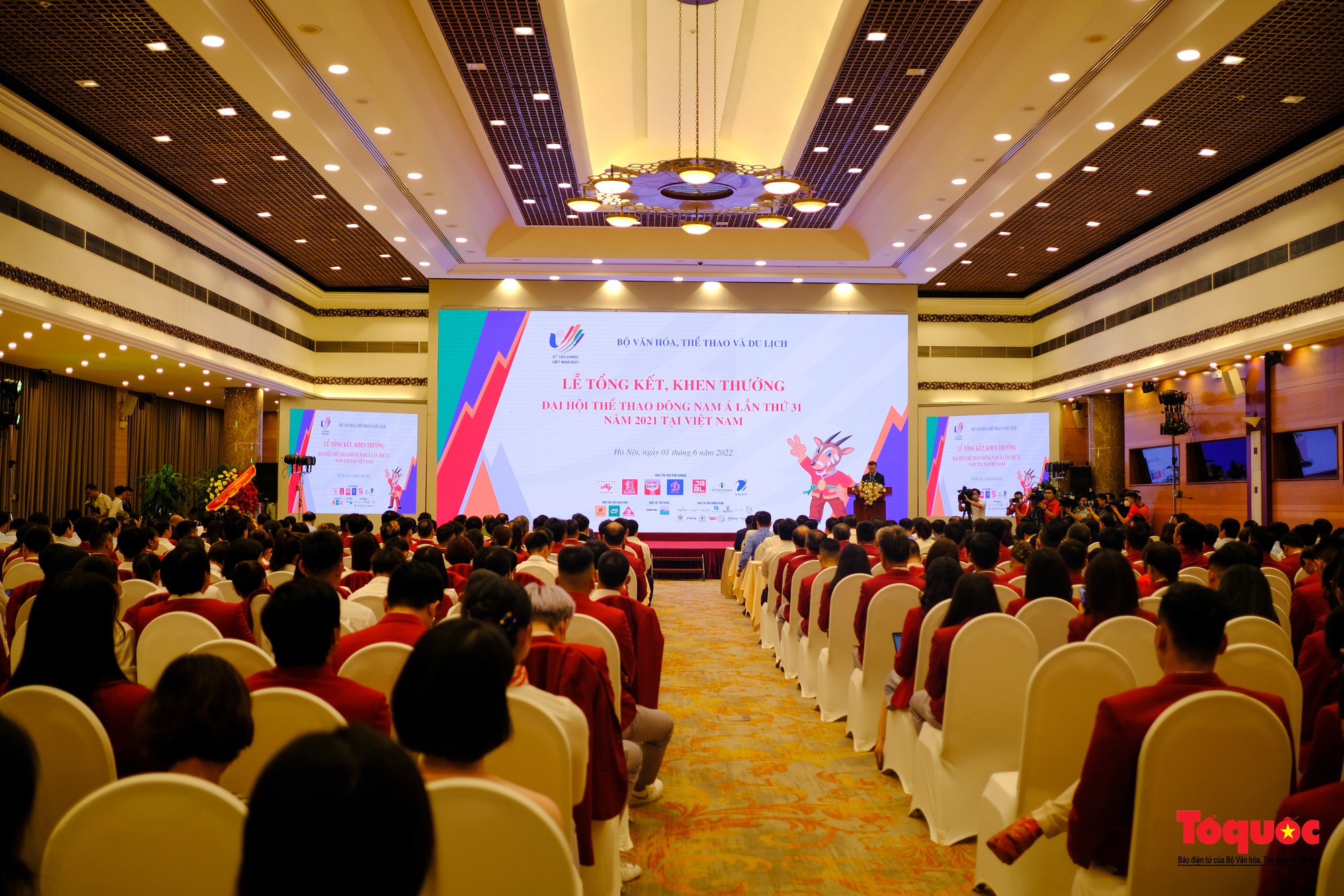 Chùm ảnh: Lễ Tổng kết, khen thưởng Đoàn Thể thao Việt Nam tham dự SEA Games 31 - Ảnh 1.