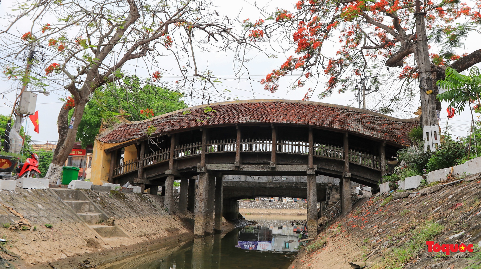 Vẻ đẹp của cây cầu ngói trên 500 tuổi tại Nam Định - Ảnh 10.