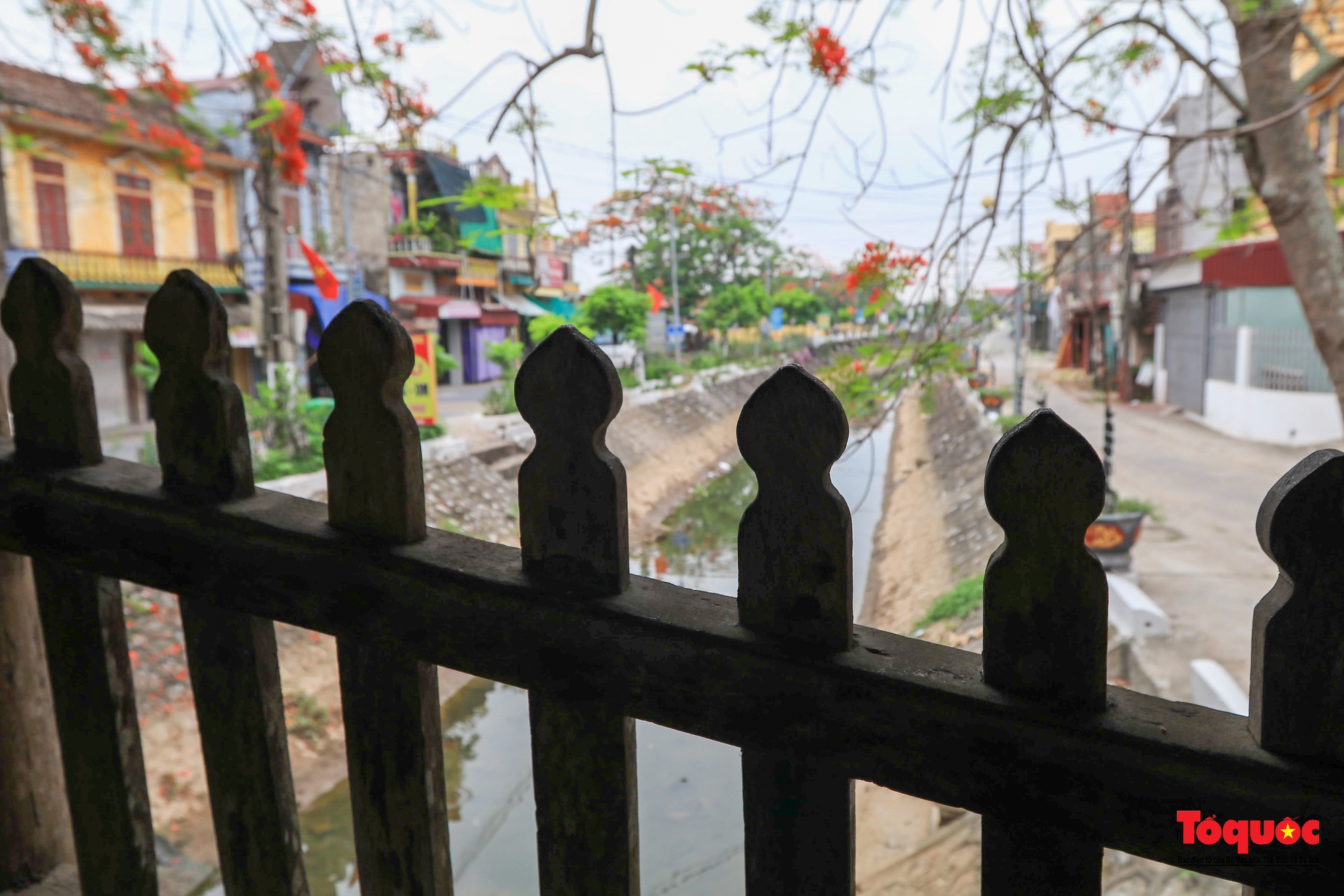 Vẻ đẹp của cây cầu ngói trên 500 tuổi tại Nam Định - Ảnh 7.