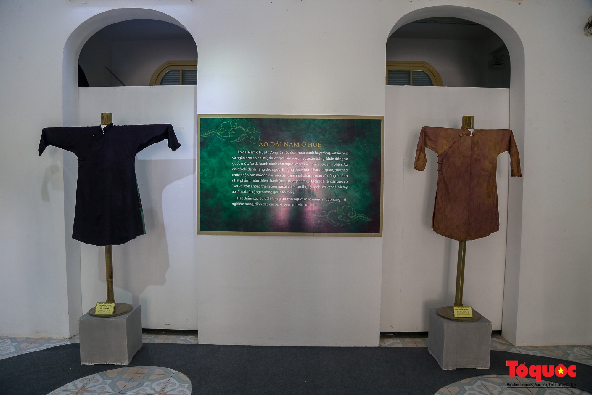 Giới thiệu nhiều tư liệu về áo dài Huế xưa và nay đến người dân và du khách - Ảnh 4.