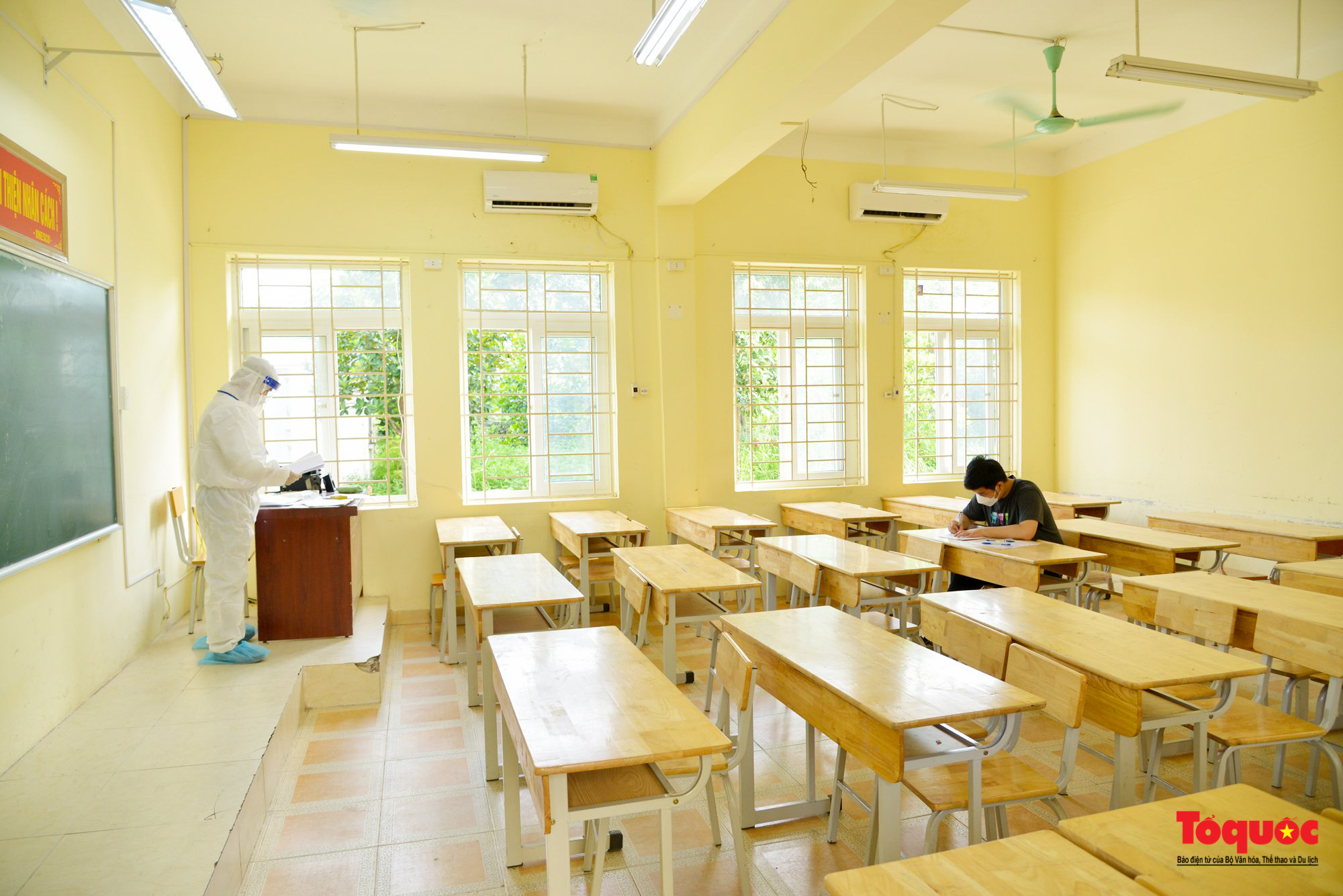 Hà Nội: Phòng thi &quot;đặc biệt&quot; của kỳ tuyển sinh lớp 10 năm học 2022-2023 - Ảnh 10.