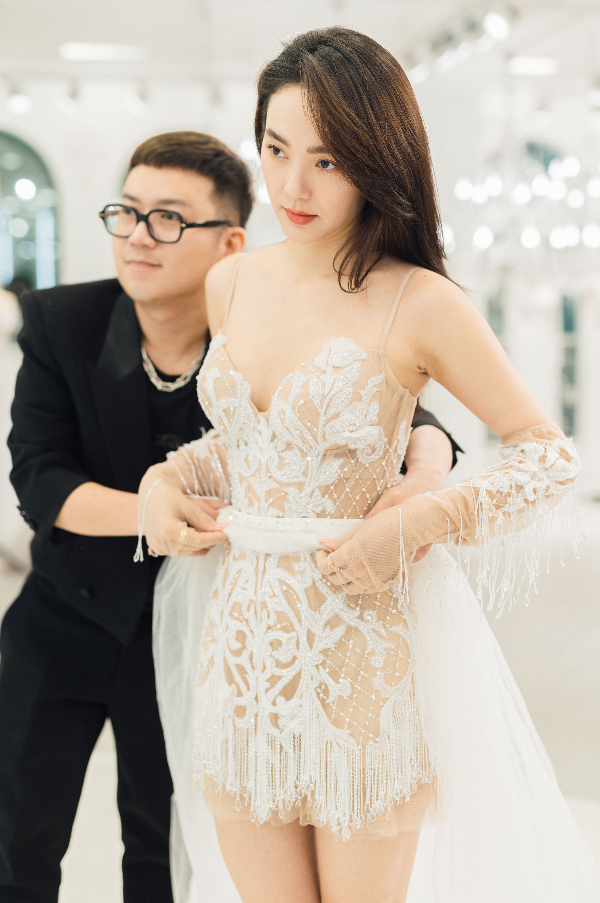 2 mẫu váy cưới chính thức của Đông Nhi vừa được hé lộ | Tin tức Online
