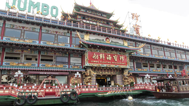 Nhà hàng nổi ở Hong Kong (Trung Quốc) chìm ở biển - Ảnh 1.