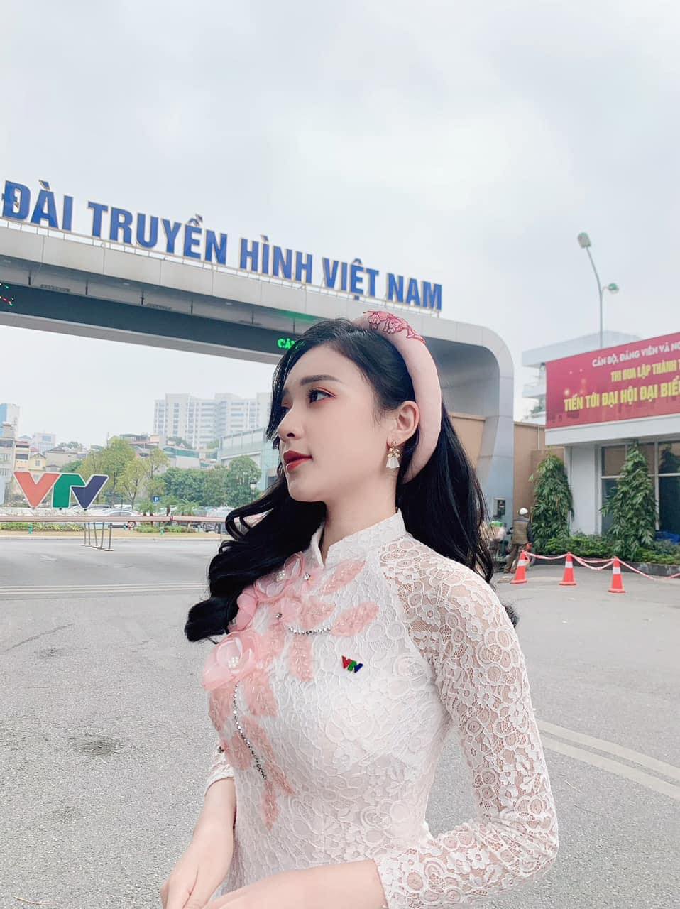 Xuất phát là sinh viên trường Báo, nữ MC Esports tâm sự “chuyện chưa kể trong ngày Báo chí Cách mạng Việt Nam - Ảnh 1.