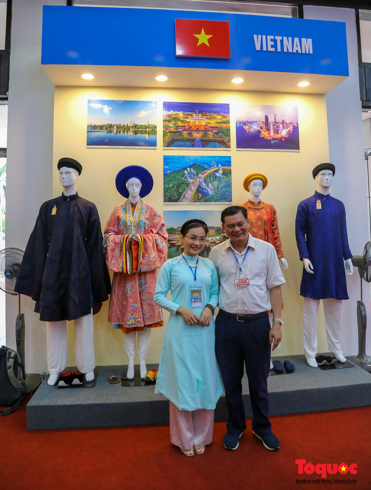 Khai mạc Triển lãm "Trang phục truyền thống các nước ASEAN" - Ảnh 8. Khai mạc Triển lãm "Trang phục truyền thống các nước ASEAN" - Ảnh 8.