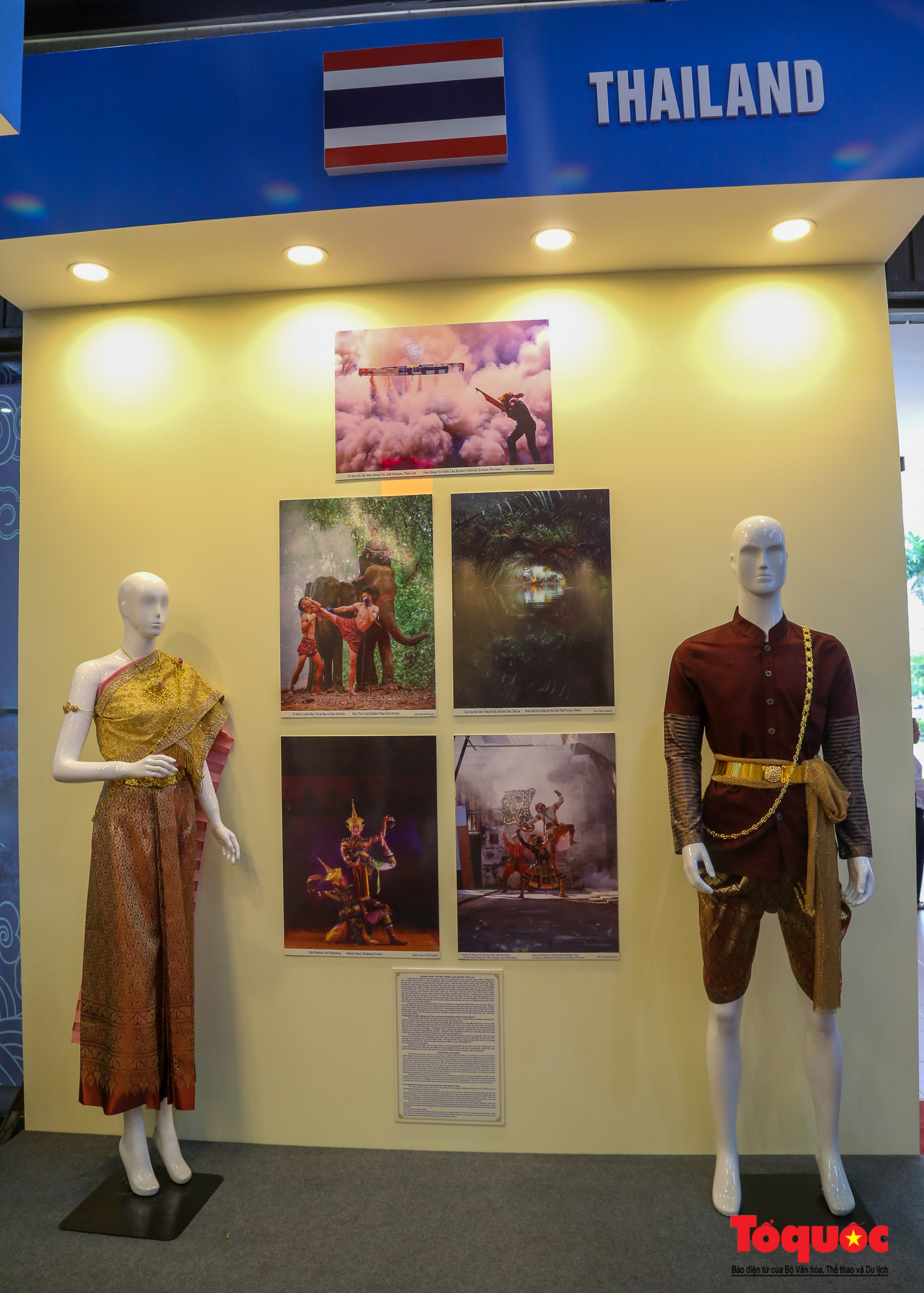 Khai mạc Triển lãm &quot;Trang phục truyền thống các nước ASEAN&quot; - Ảnh 5.