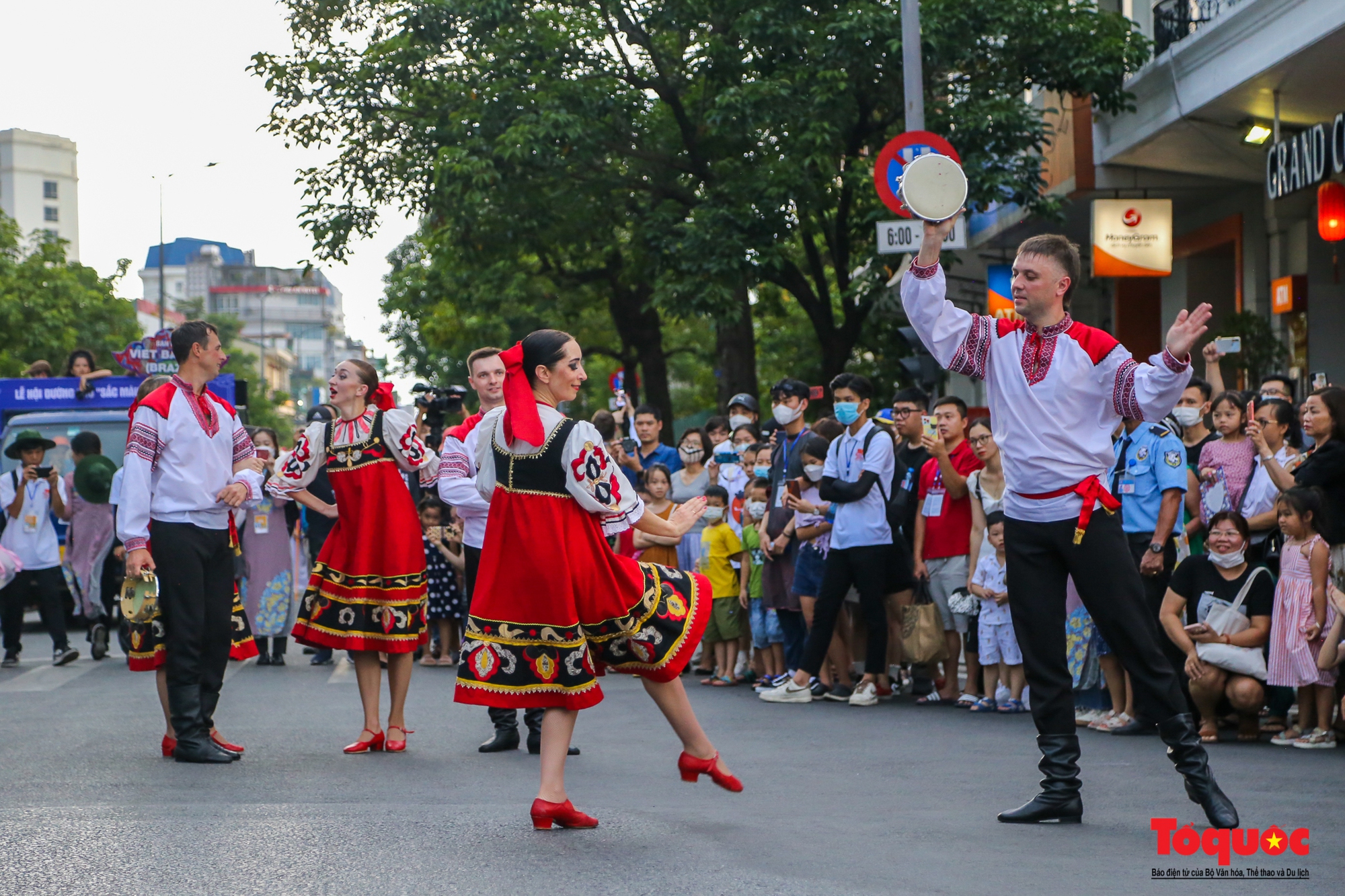 Sôi động lễ hội đường phố “Sắc màu văn hóa” tại Festival Huế - Ảnh 10.