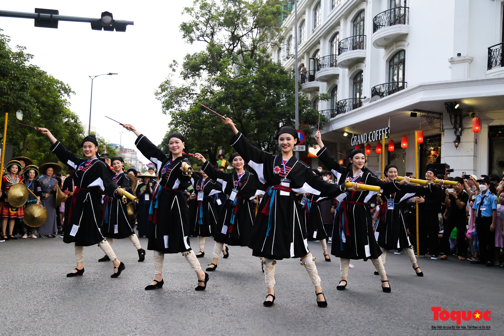 Sôi động lễ hội đường phố “Sắc màu văn hóa” tại Festival Huế - Ảnh 1.