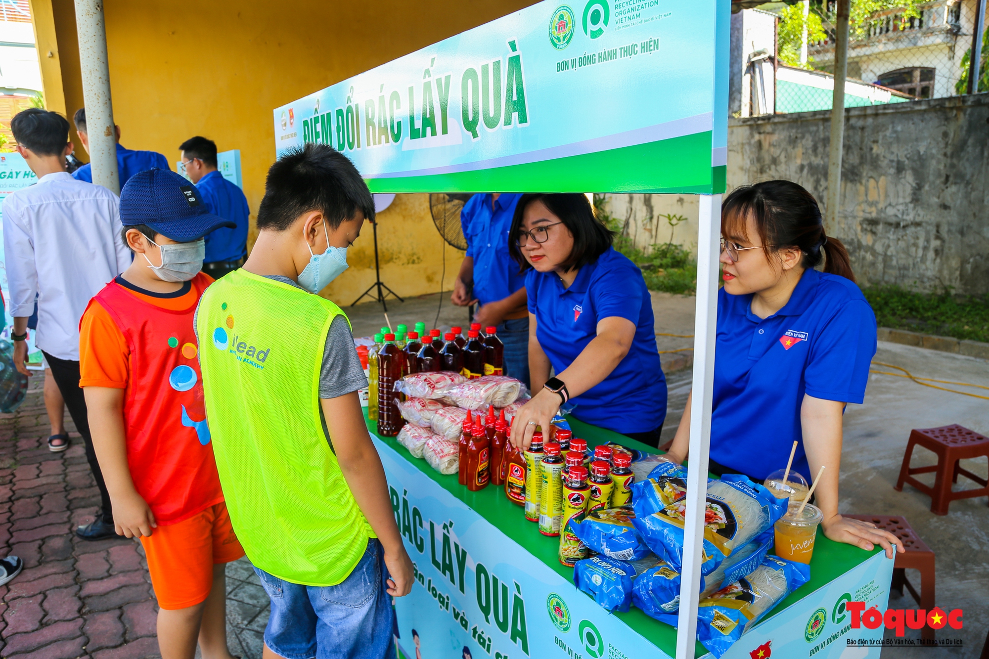 Ngày Môi trường Thế giới, mang rác đi đổi quà - Ảnh 11.