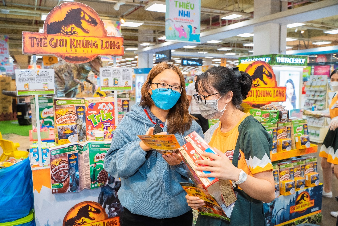 Bánh ngũ cốc ăn sáng Nestlé hợp tác đưa &quot;Thế giới khủng long: Lãnh địa&quot; đến Việt Nam  - Ảnh 1.