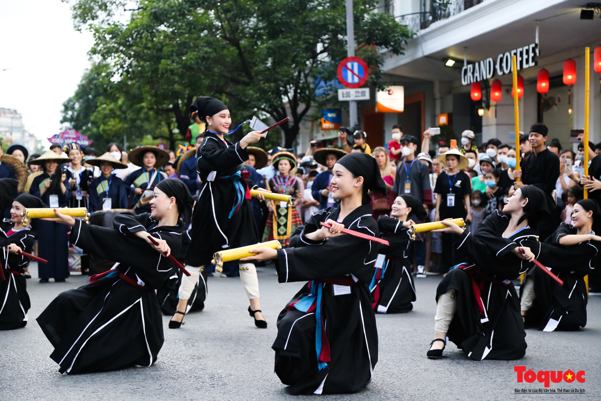 Festival Huế 2022 đem lại cho Thừa Thiên Huế một diện mạo, sức sống mới - Ảnh 3.