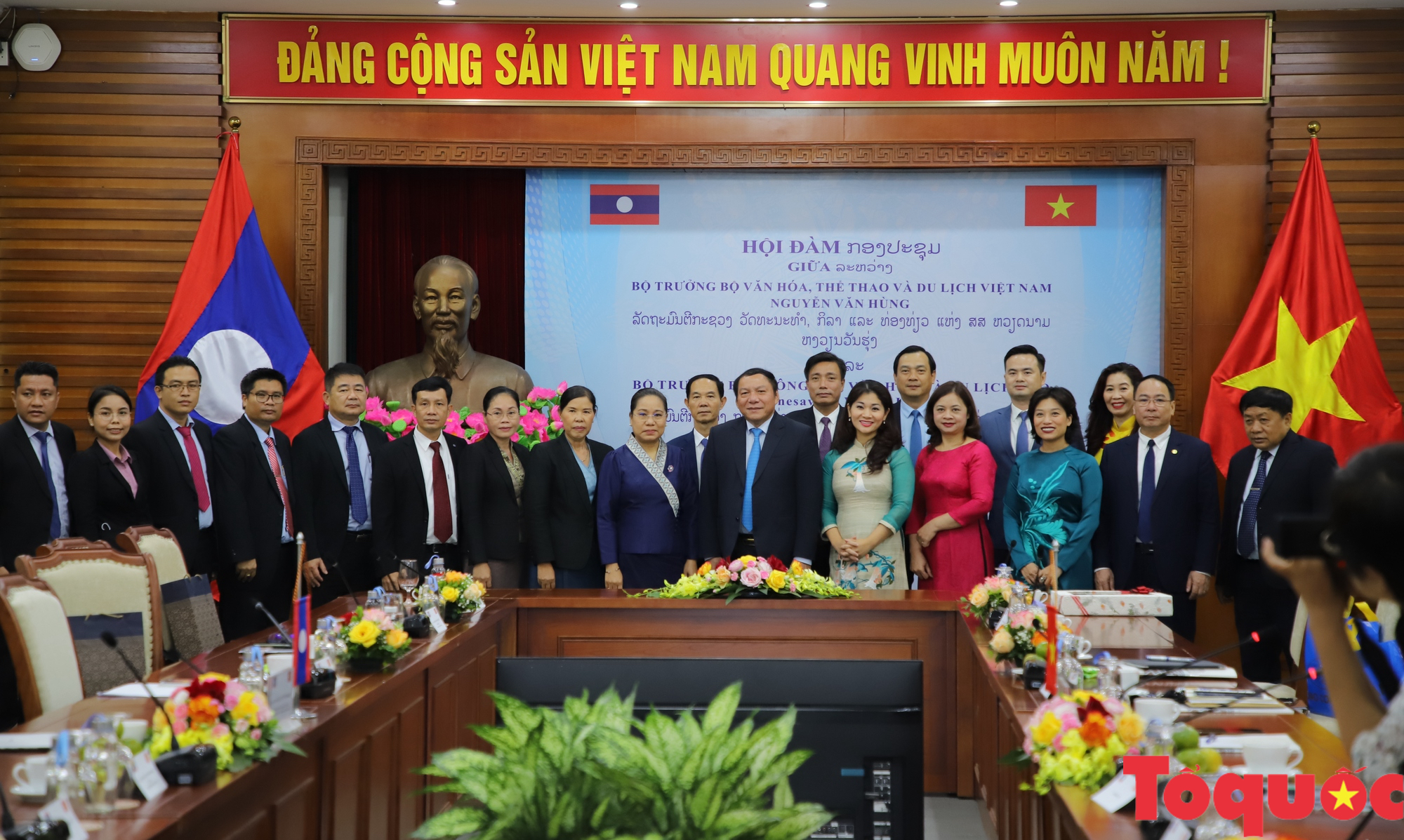 Bộ trưởng Nguyễn Văn Hùng hội đàm với Bộ trưởng Bộ Thông tin, Văn hóa và Du lịch Lào  - Ảnh 6.