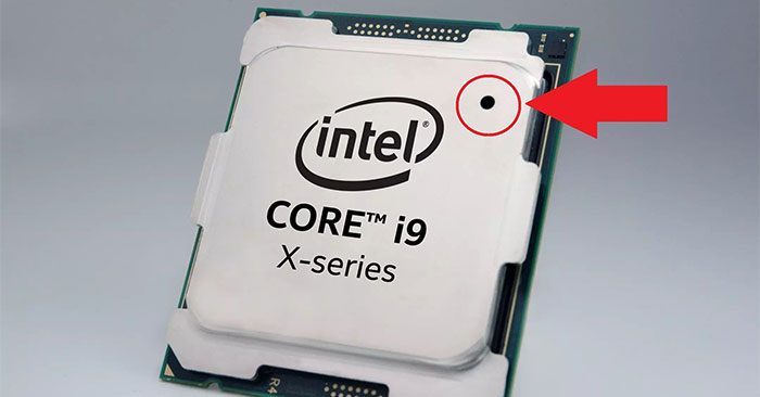 Hỏi khó: Cái lỗ trên nắp lưng CPU Intel có tác dụng gì? - Ảnh 1.