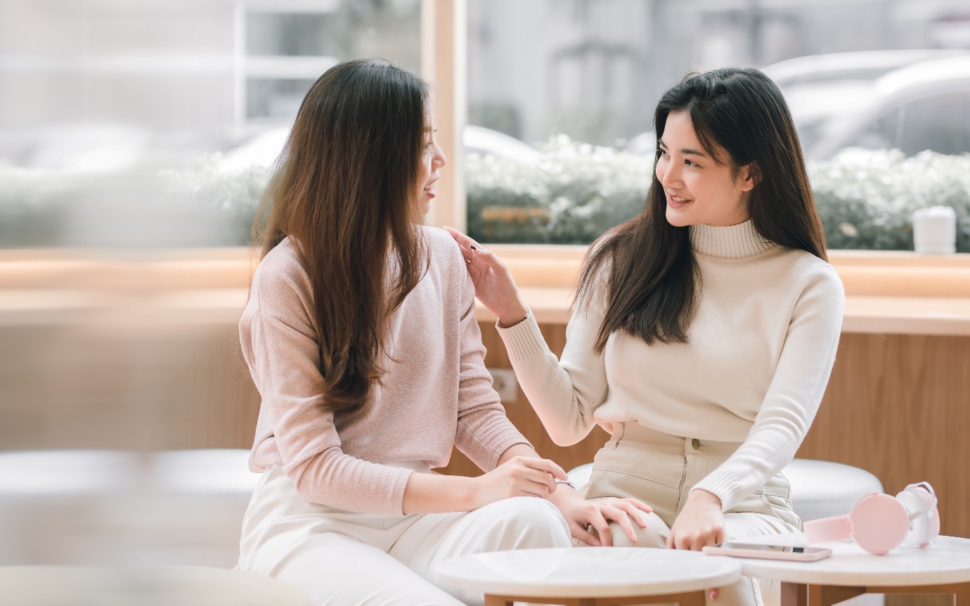 Talk together. Women talking film 2022. Koreans smile Negotiations.