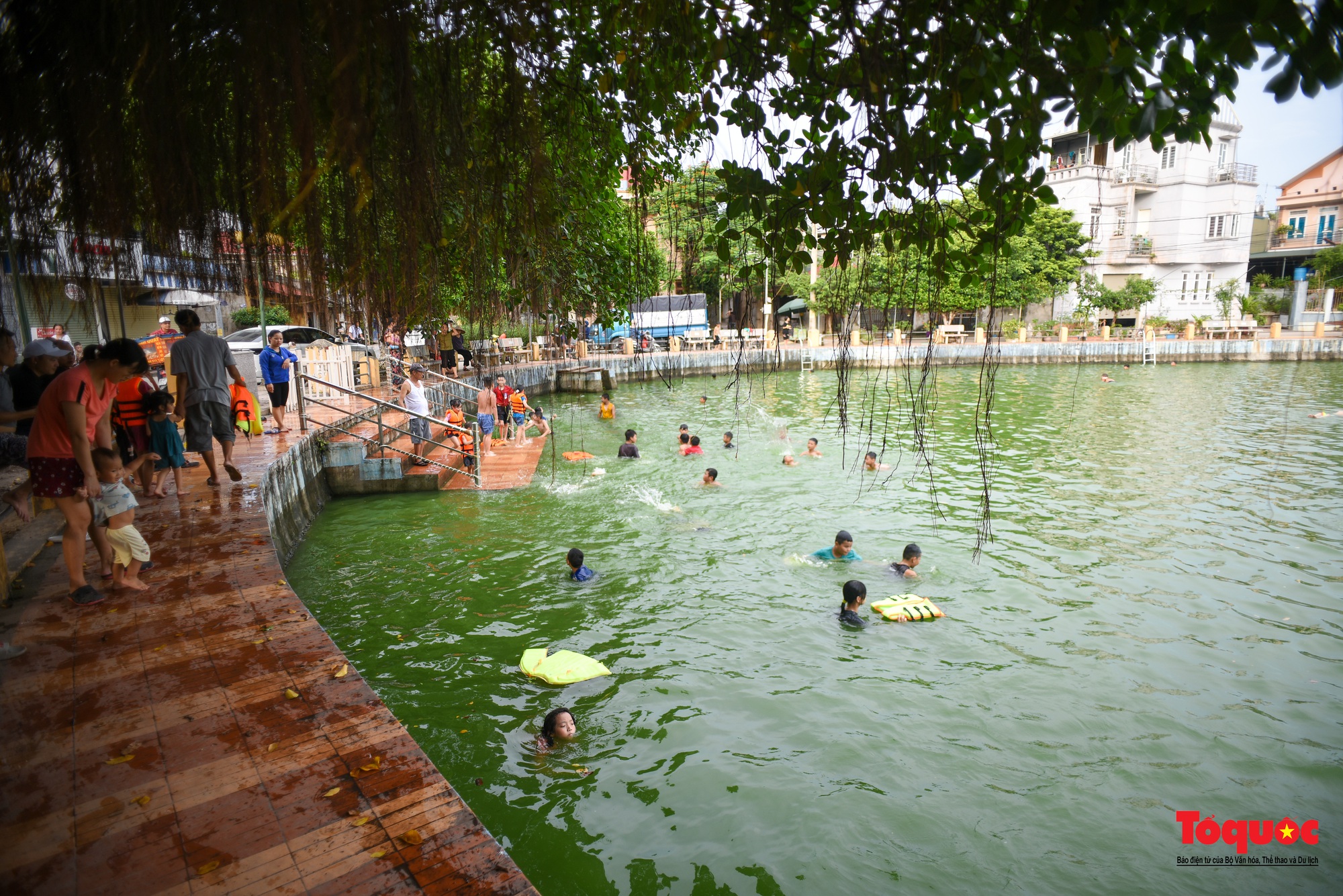 Làng cổ Yên Trường &quot;biến&quot; ao làng thành bể bơi cho trẻ em học bơi giải nhiệt mùa hè - Ảnh 12.