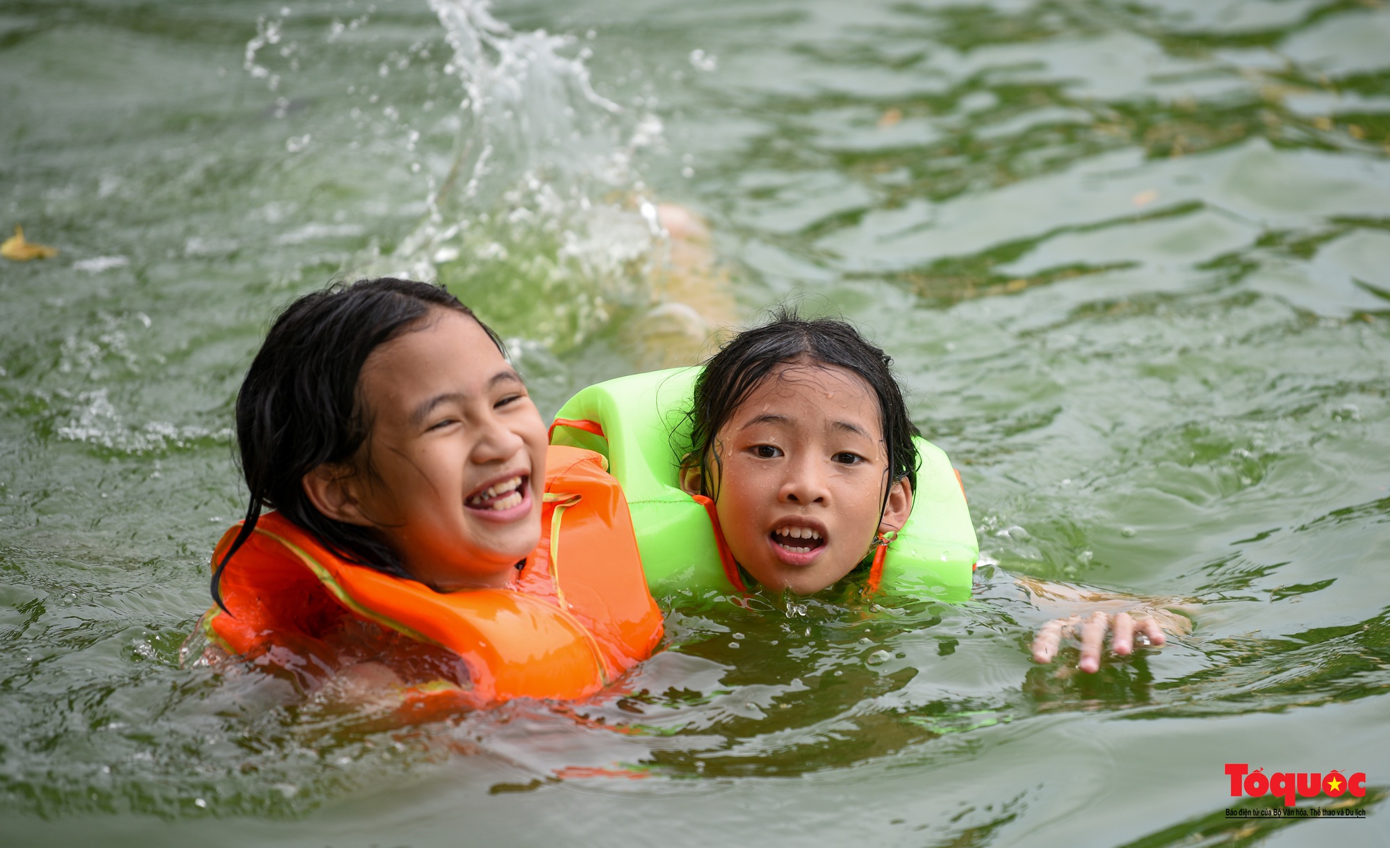Làng cổ Yên Trường &quot;biến&quot; ao làng thành bể bơi cho trẻ em học bơi giải nhiệt mùa hè - Ảnh 10.