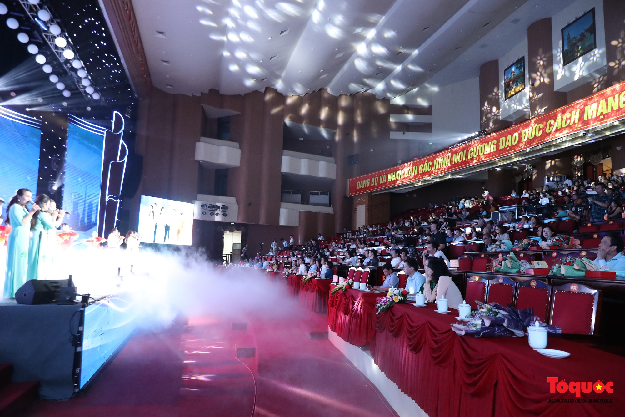 Khai mạc Hội diễn “Tiếng hát công nhân, người lao động năm 2022” - Ảnh 2. Khai mạc Hội diễn “Tiếng hát công nhân, người lao động năm 2022” - Ảnh 2.