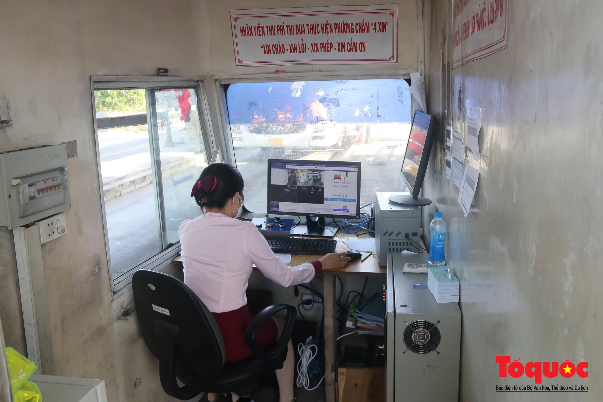 Hình ảnh ngày đầu thu phí không dừng trên cao tốc Đà Nẵng - Quảng Ngãi - Ảnh 4.