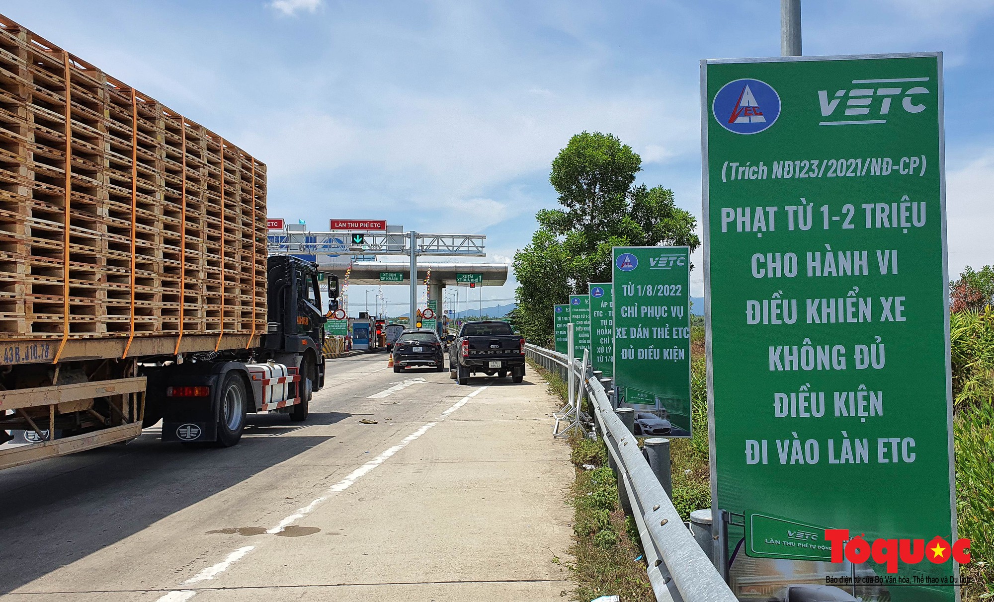 Hình ảnh ngày đầu thu phí không dừng trên cao tốc Đà Nẵng - Quảng Ngãi - Ảnh 9.