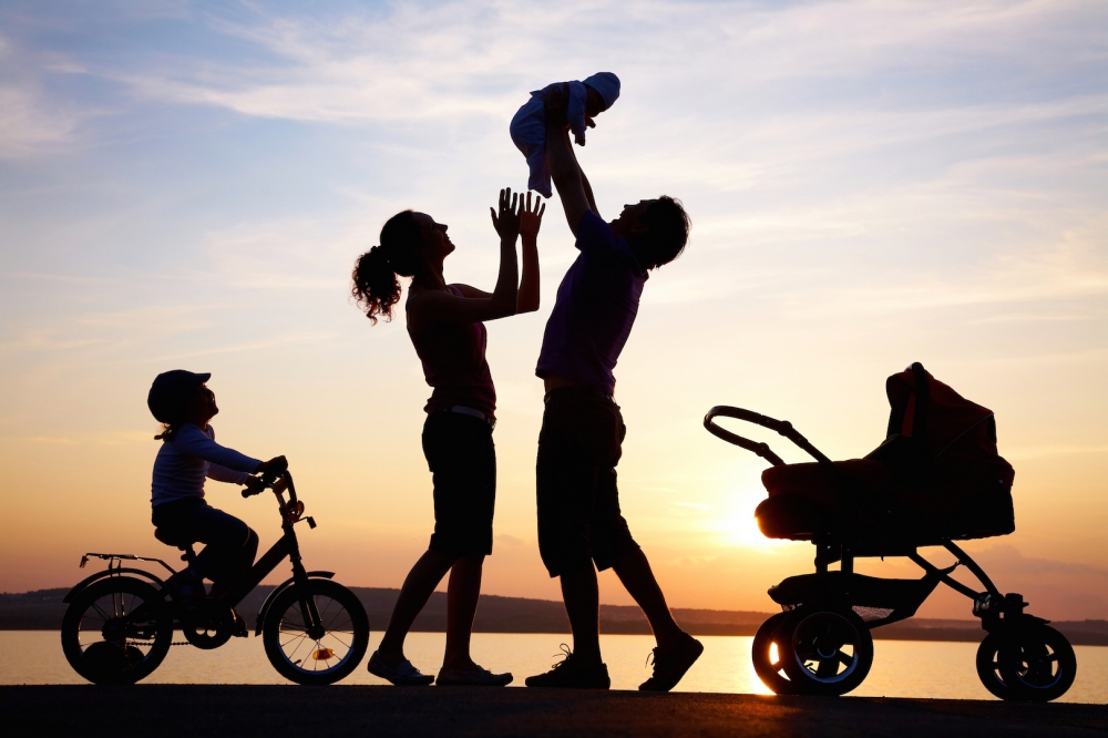 Tiêu chí ứng xử gia đình: Hãy cùng xây dựng một gia đình hạnh phúc bằng cách hỗ trợ cho nhau và tuân thủ những tiêu chí ứng xử trong gia đình. Tìm hiểu cùng chúng tôi và chia sẻ những phương pháp quản lý gia đình hiệu quả cho sự hạnh phúc của bạn.